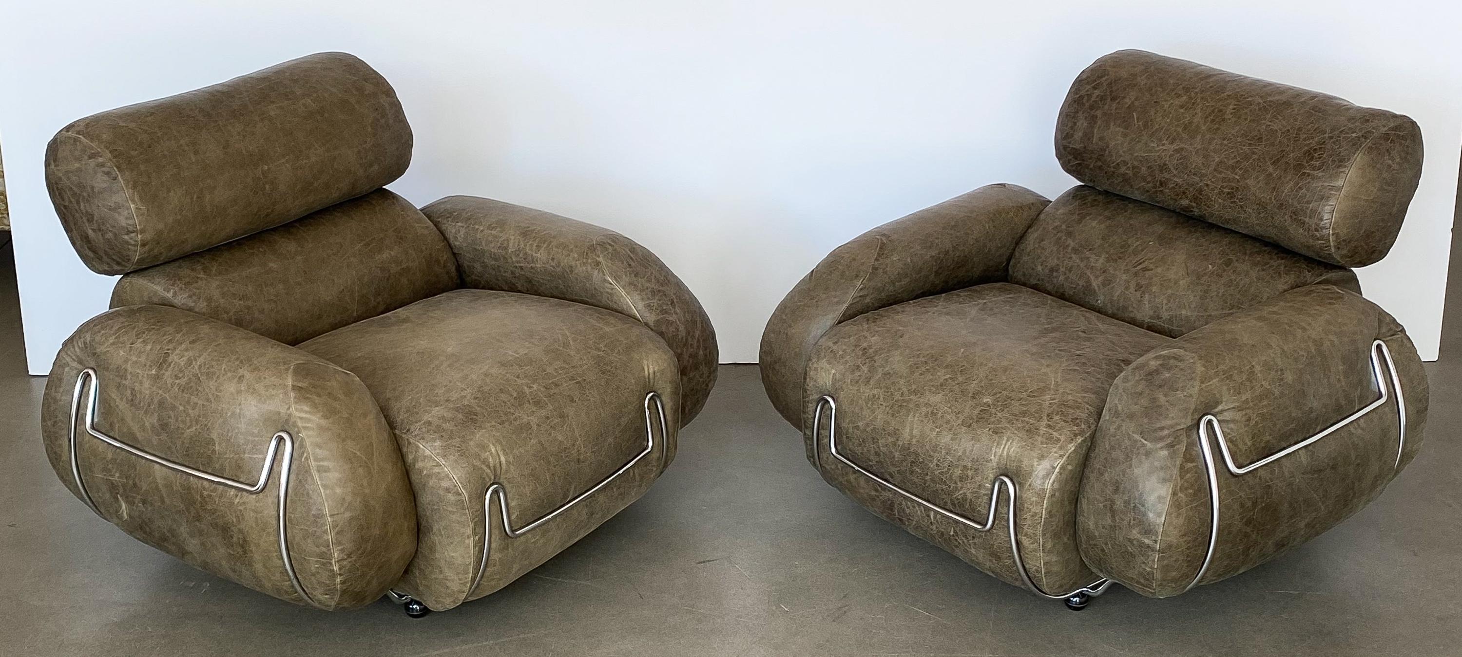 Pair of Italian Chrome and Leather Lounge Chairs In Good Condition In Chicago, IL