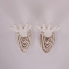Par de esculturas de pared clásicas italianas de yeso con forma de mano