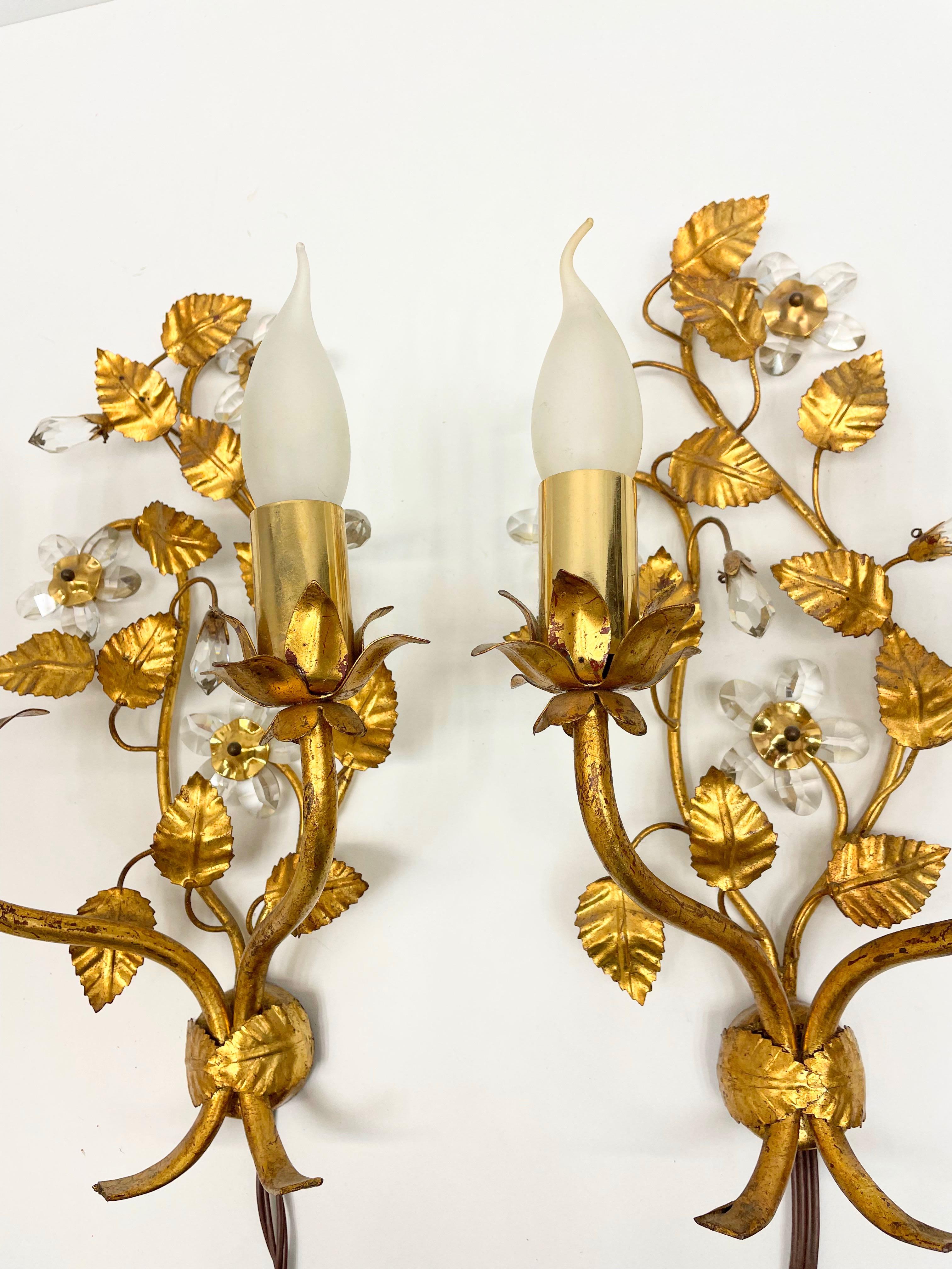 Hollywood Regency Pair of Italian Crystal Flower Gilt Wall Sconce by Banci Florence, Italy, 1950s