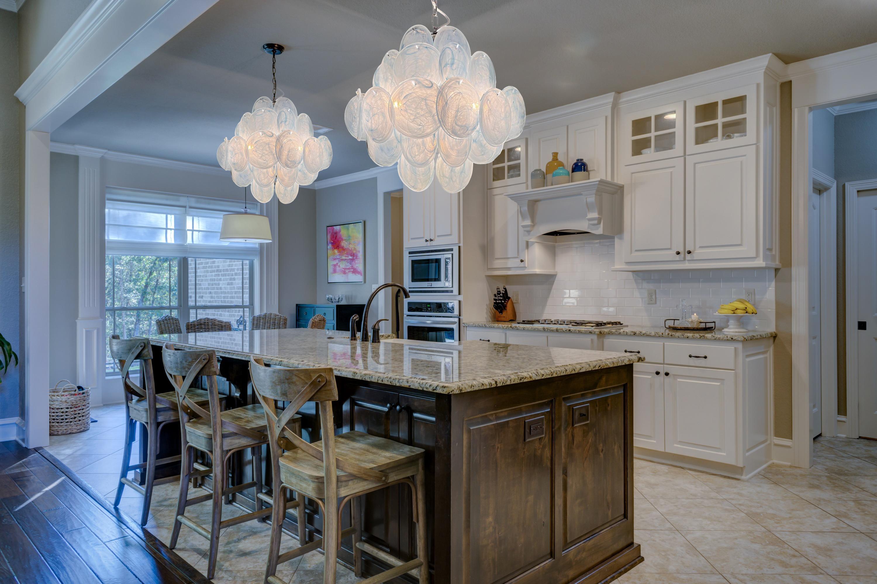 Pair Italian Murano chandeliers in Vistosi style. The chandelier has 36 fantastic iridescent alabaster blue discs in a nickel metal frame.
Period: late XX century
Dimensions: 44,50 inches (150 cm) height with chain; 19,40 inches (50 cm) height