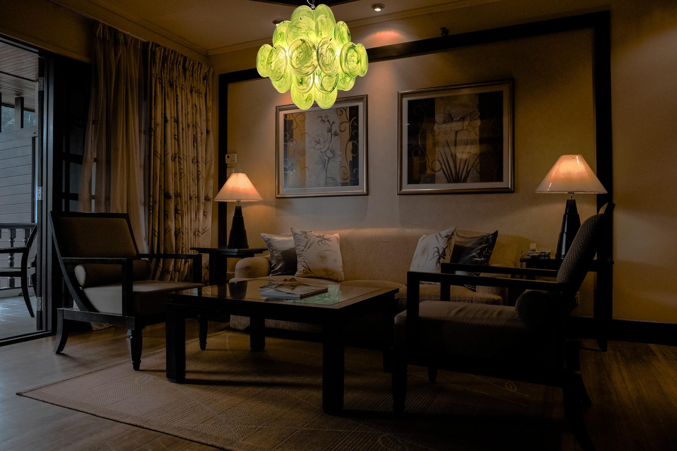 Verre d'art Paire de lustres italiens à disque de Murano en vente