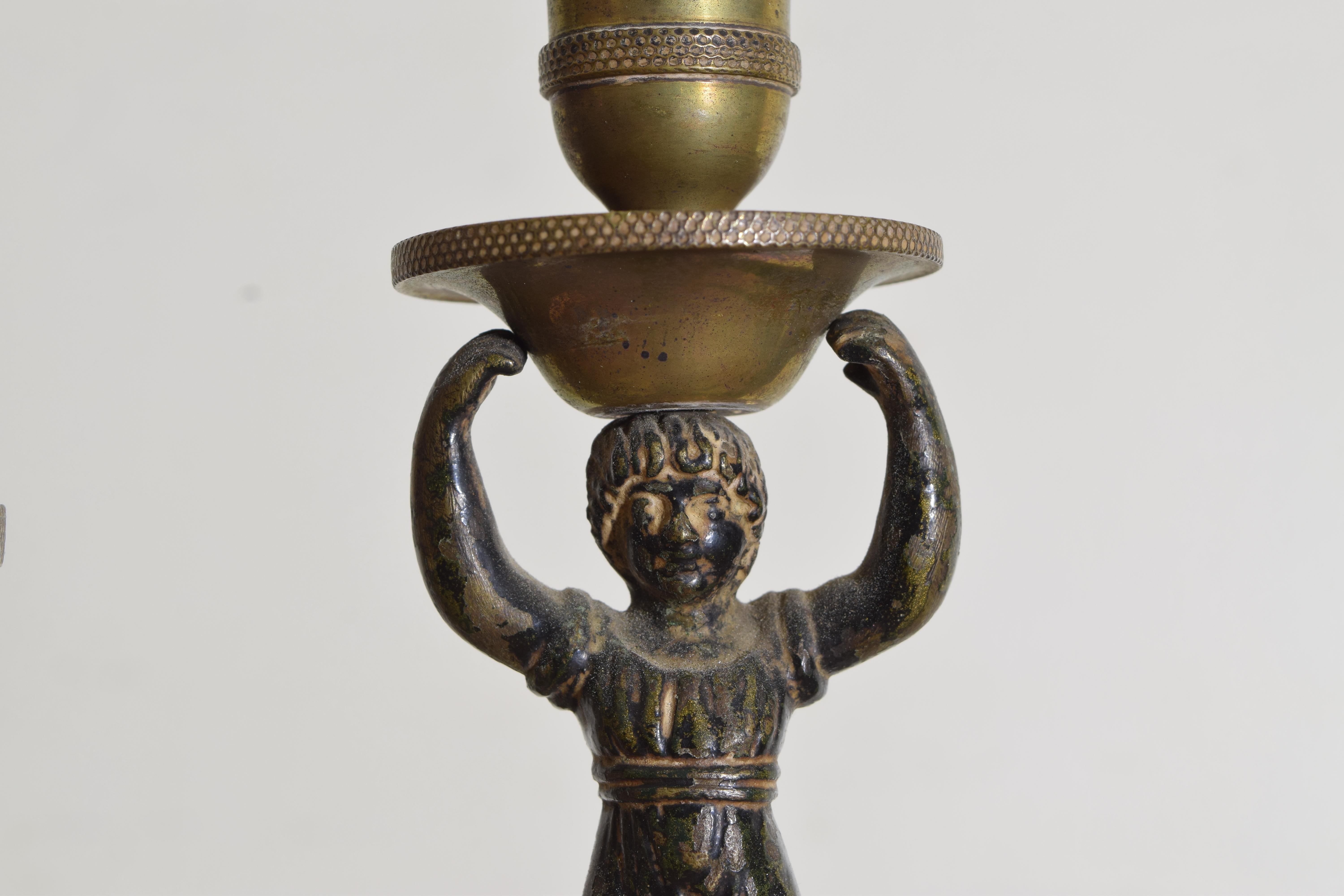 Paire de candélabres figuratifs à 3 têtes en laiton d'époque Empire italien, début du 19ème siècle en vente 1