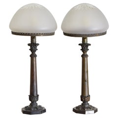 Coppia di lampade ad olio in ottone e vetro acidato, elettrificate, anni '70.