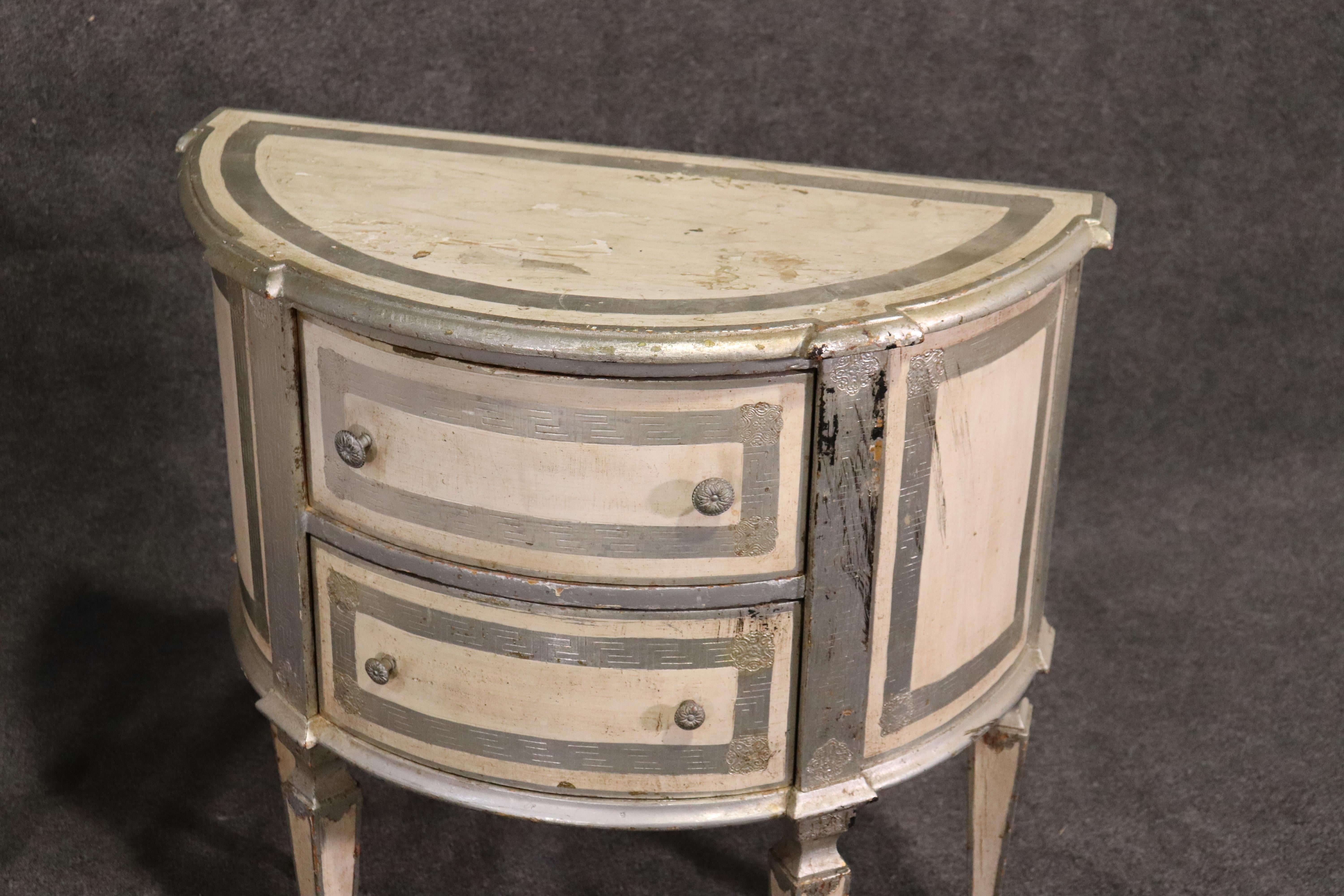 Early 20th Century Italian Florentine Demilune Nightstands Commodes in Silver Leaf and White, Pair