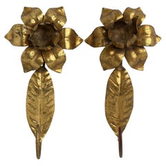 Paire de patères italiennes en métal doré Florentine à fleurs pour crochets de manteau, années 1950