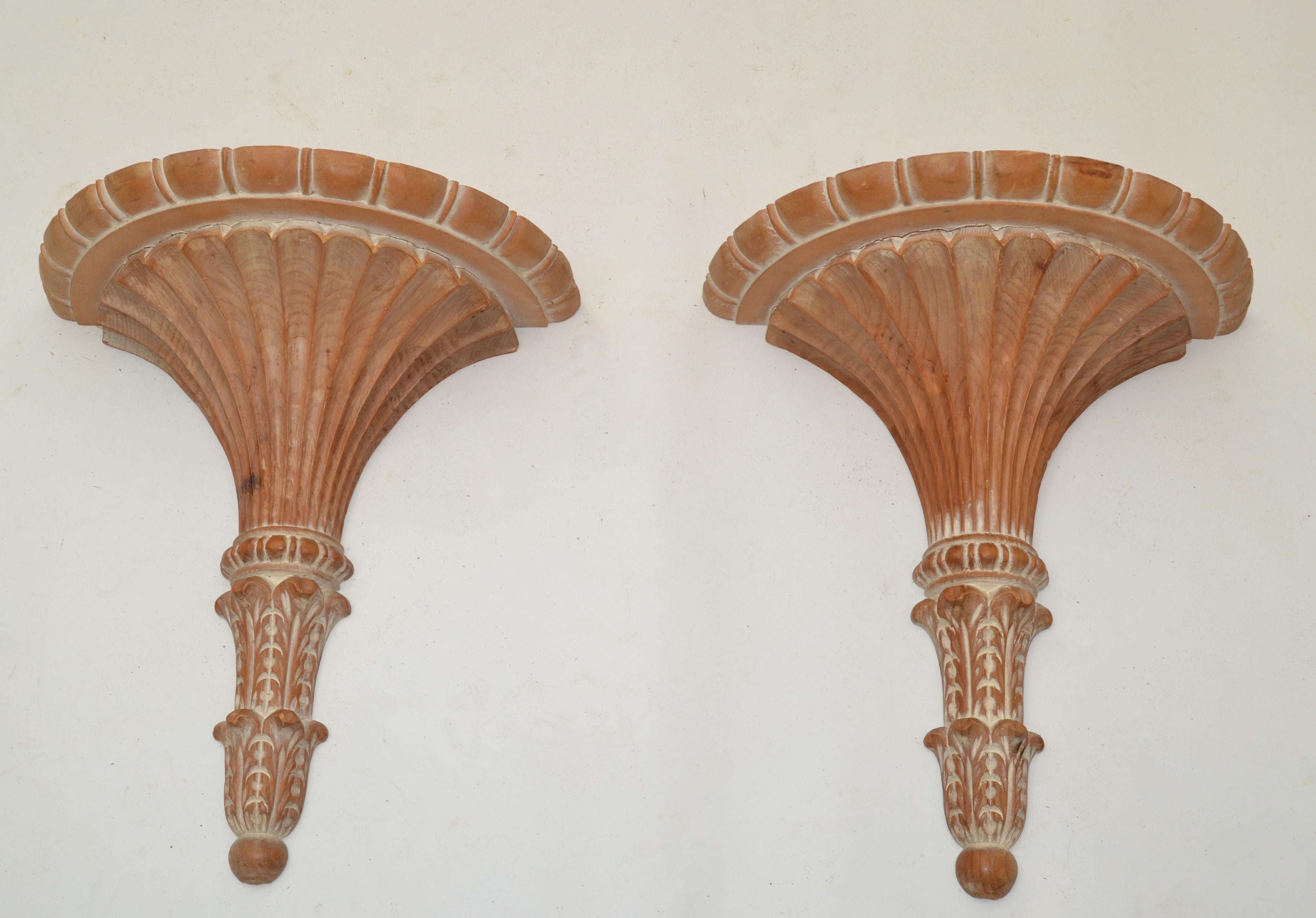 Pair of skillfully hand carved Florentine Neoclassical Beech Wood Wall Shelf Brackets, Console or Wall Sconces made in Italy.
Marked on the Reverse made in Italy.
Note: No Hardware.

