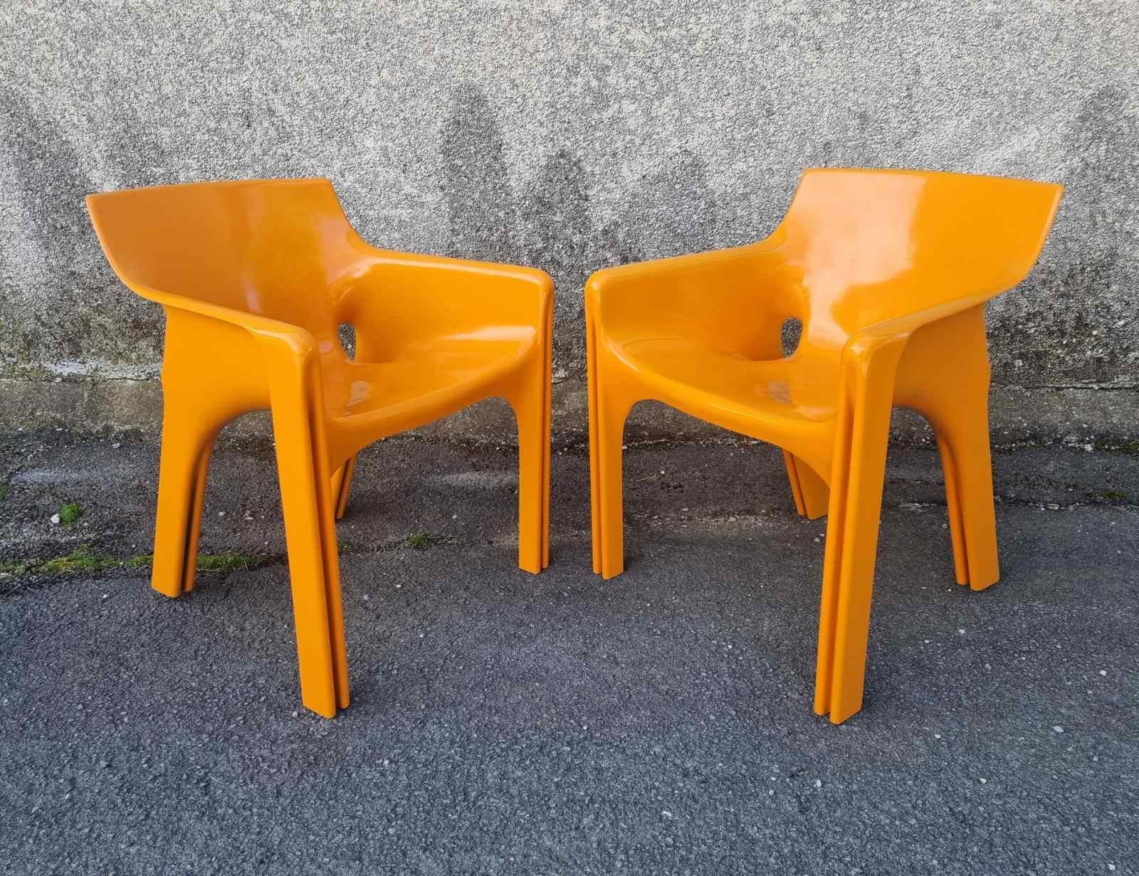 Paire de chaises Gaudi italiennes conçues par Vico Magistretti pour Artemide, Italie, années 70 en vente 4