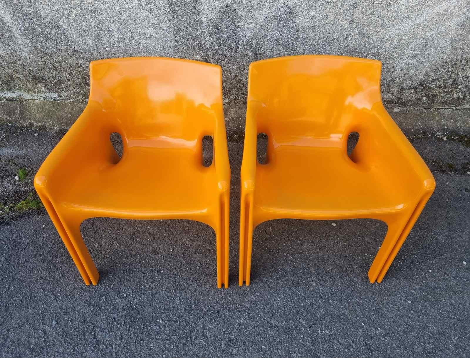 Paire de chaises Gaudi italiennes conçues par Vico Magistretti pour Artemide, Italie, années 70 en vente 5