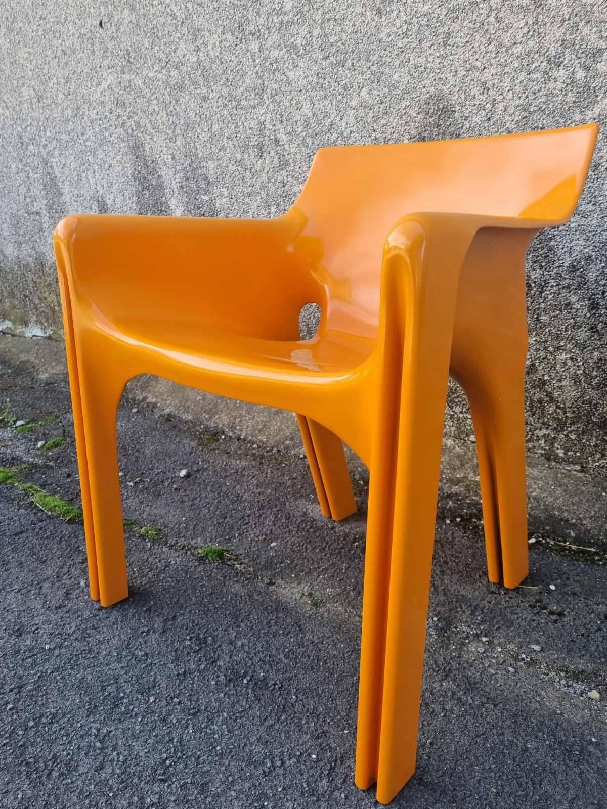 Paire de chaises Gaudi italiennes conçues par Vico Magistretti pour Artemide, Italie, années 70 en vente 6