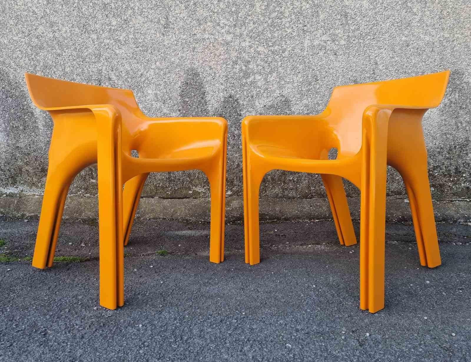 Paire de chaises Gaudi italiennes conçues par Vico Magistretti pour Artemide, Italie, années 70 en vente 8