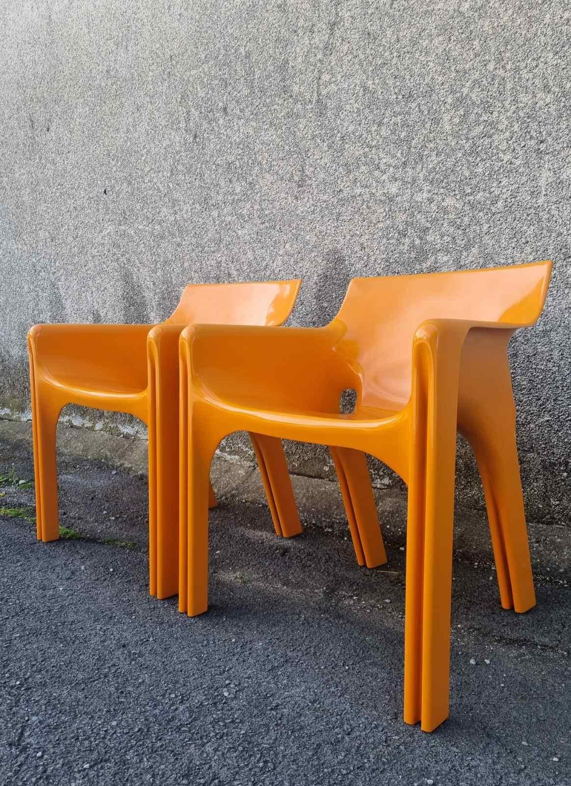 Cette paire de fauteuils italiens modèle Gaudi a été conçue par Vico Magistretti et produite par Artemide Milano en 1968.
Il est fabriqué en fibre de verre.
SPA Artemide Milano Modello Gaudi Design Vico Magistretti Made in Italy Patent