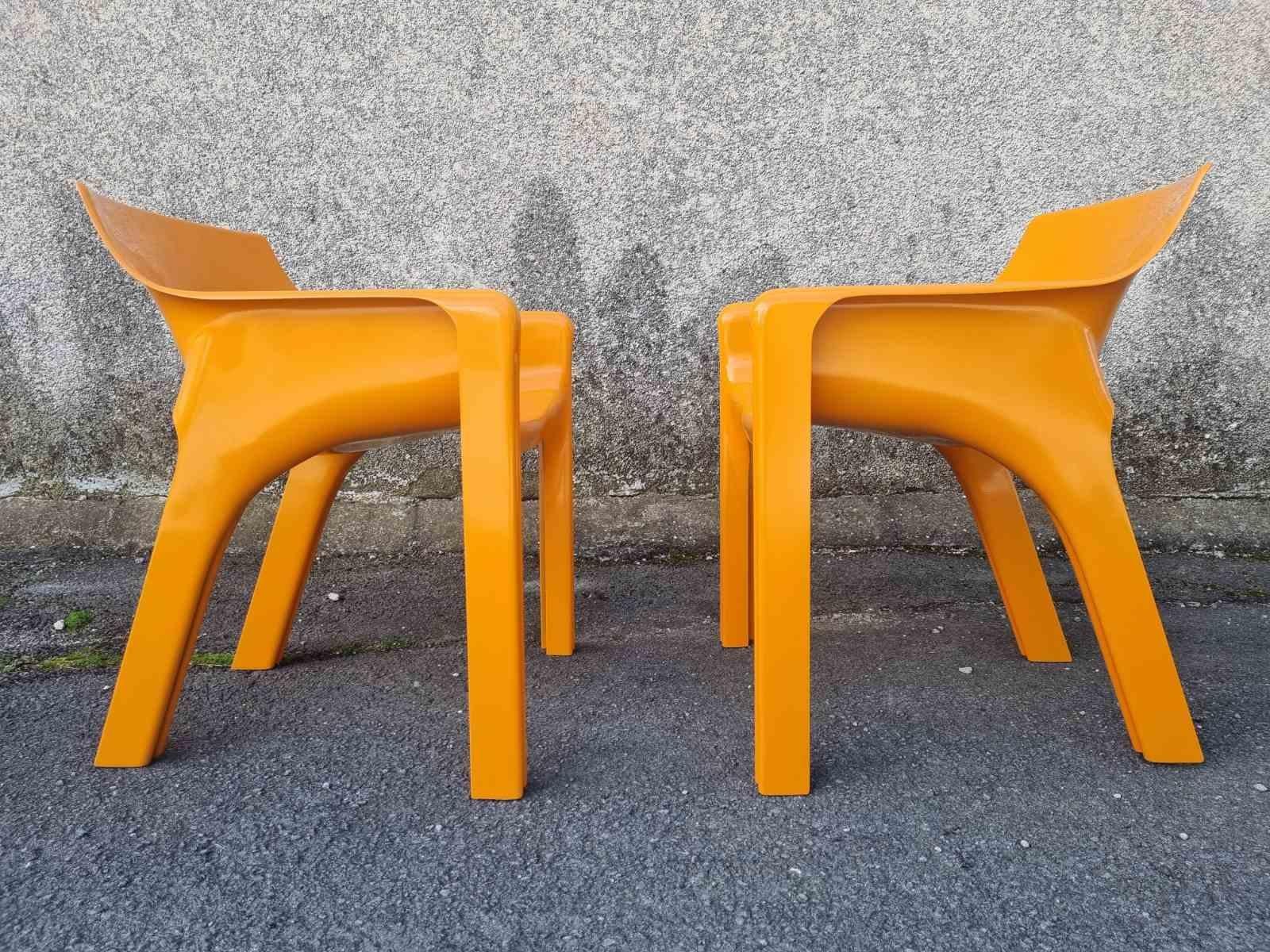 Paire de chaises Gaudi italiennes conçues par Vico Magistretti pour Artemide, Italie, années 70 Bon état - En vente à Lucija, SI