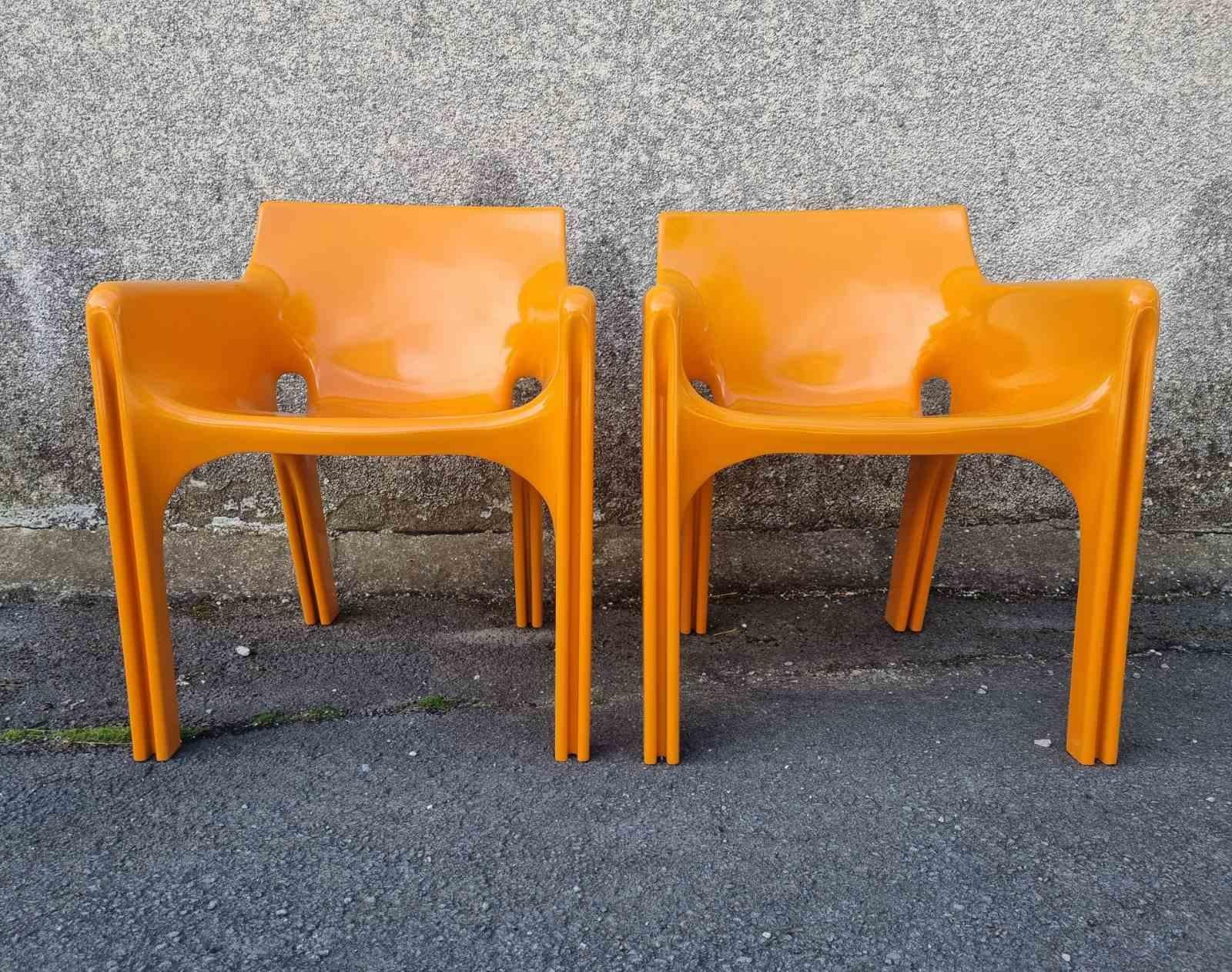 Milieu du XXe siècle Paire de chaises Gaudi italiennes conçues par Vico Magistretti pour Artemide, Italie, années 70 en vente