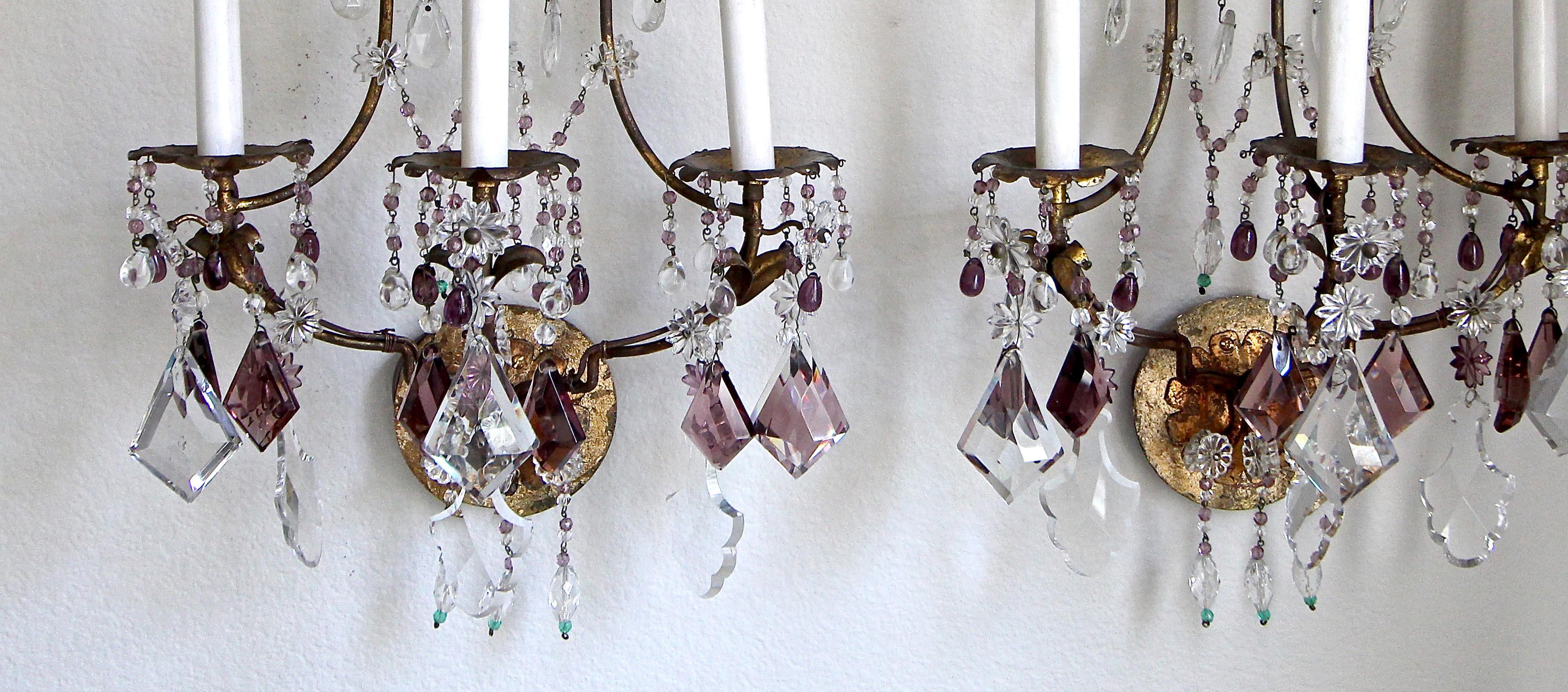 Paar italienische vergoldete Metall-Kristall-Perlen-Amethyst-Wandleuchter im Angebot 7