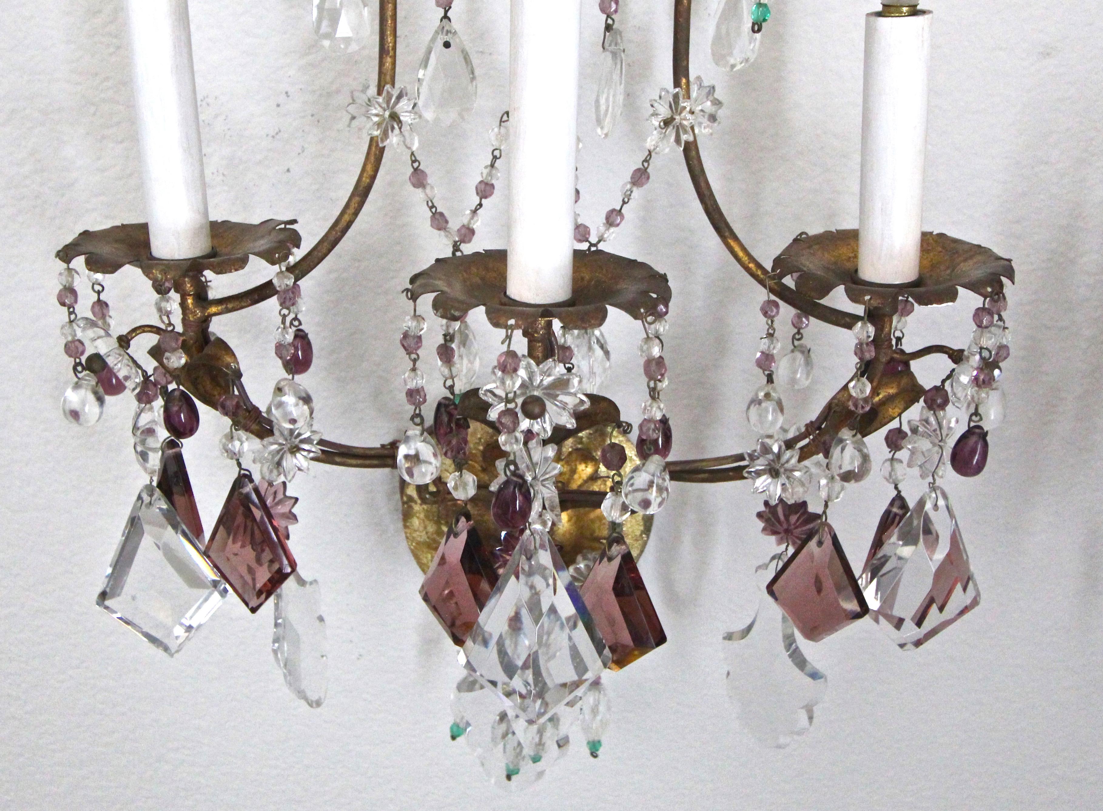 Paar italienische vergoldete Metall-Kristall-Perlen-Amethyst-Wandleuchter im Angebot 9