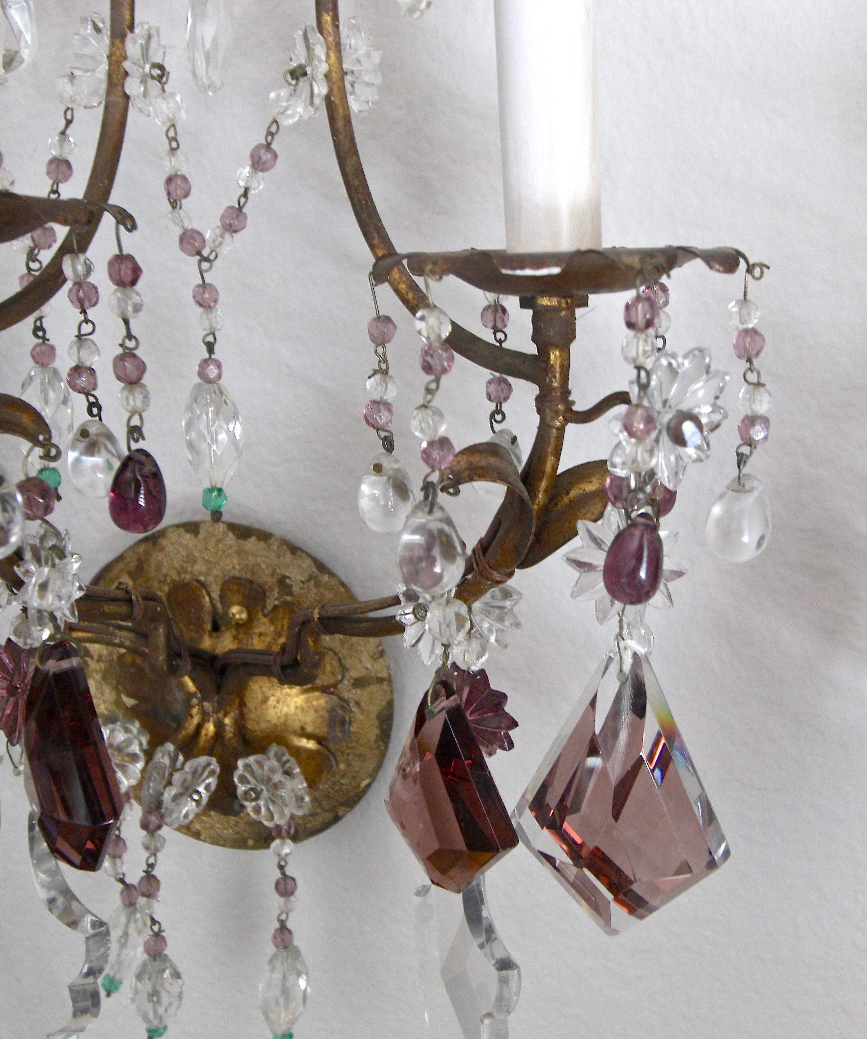 Paar italienische vergoldete Metall-Kristall-Perlen-Amethyst-Wandleuchter im Angebot 1
