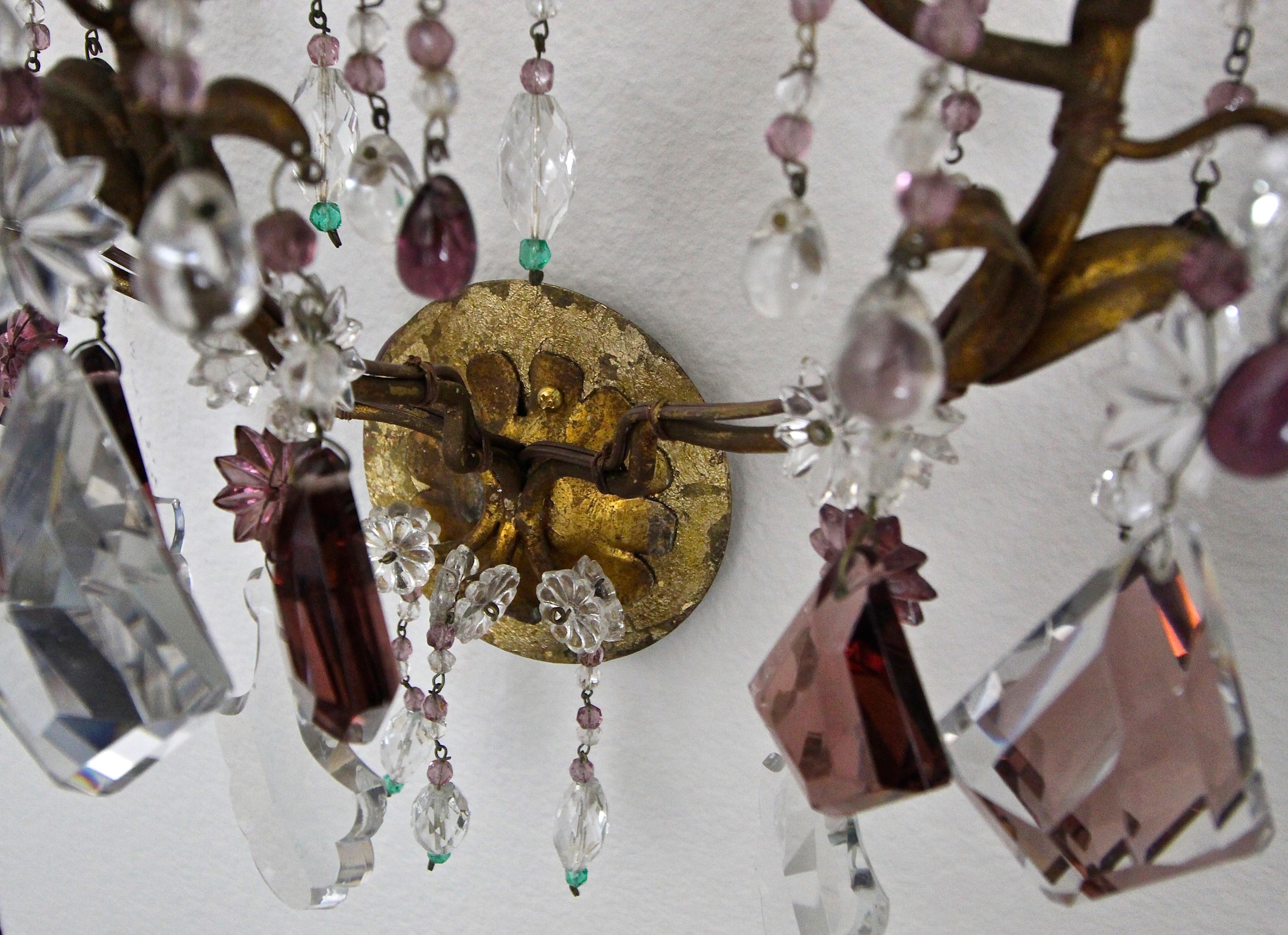 Paar italienische vergoldete Metall-Kristall-Perlen-Amethyst-Wandleuchter im Angebot 3
