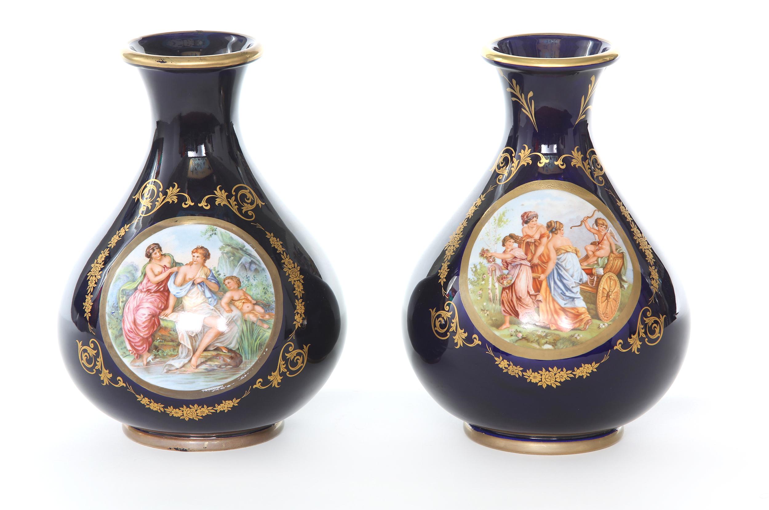 Mid-20th Century Pair Italian Gilt Porcelain Decorative Vases