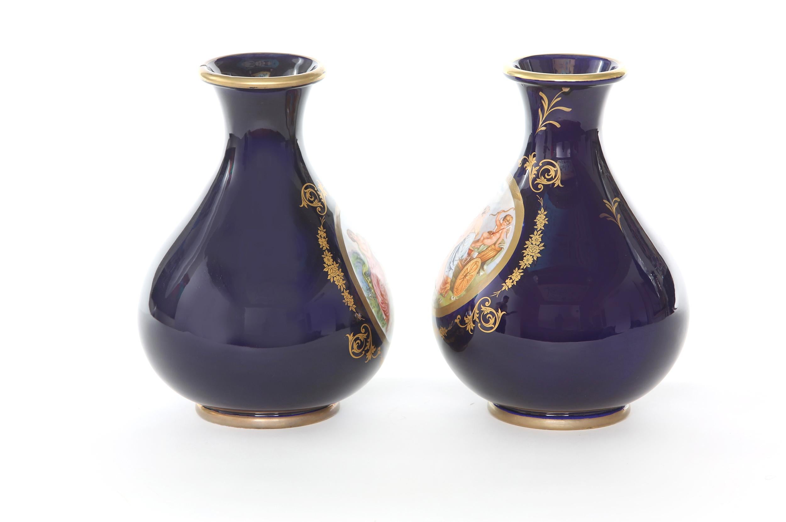 Pair Italian Gilt Porcelain Decorative Vases 4