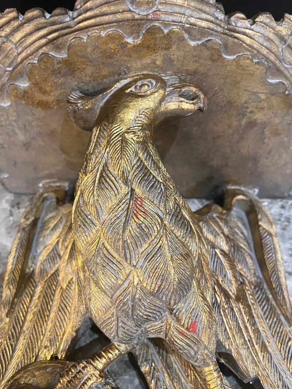 Pareja de estanterías de pared de madera italiana de giltwood en forma de águila en Bueno estado para la venta en Houston, TX