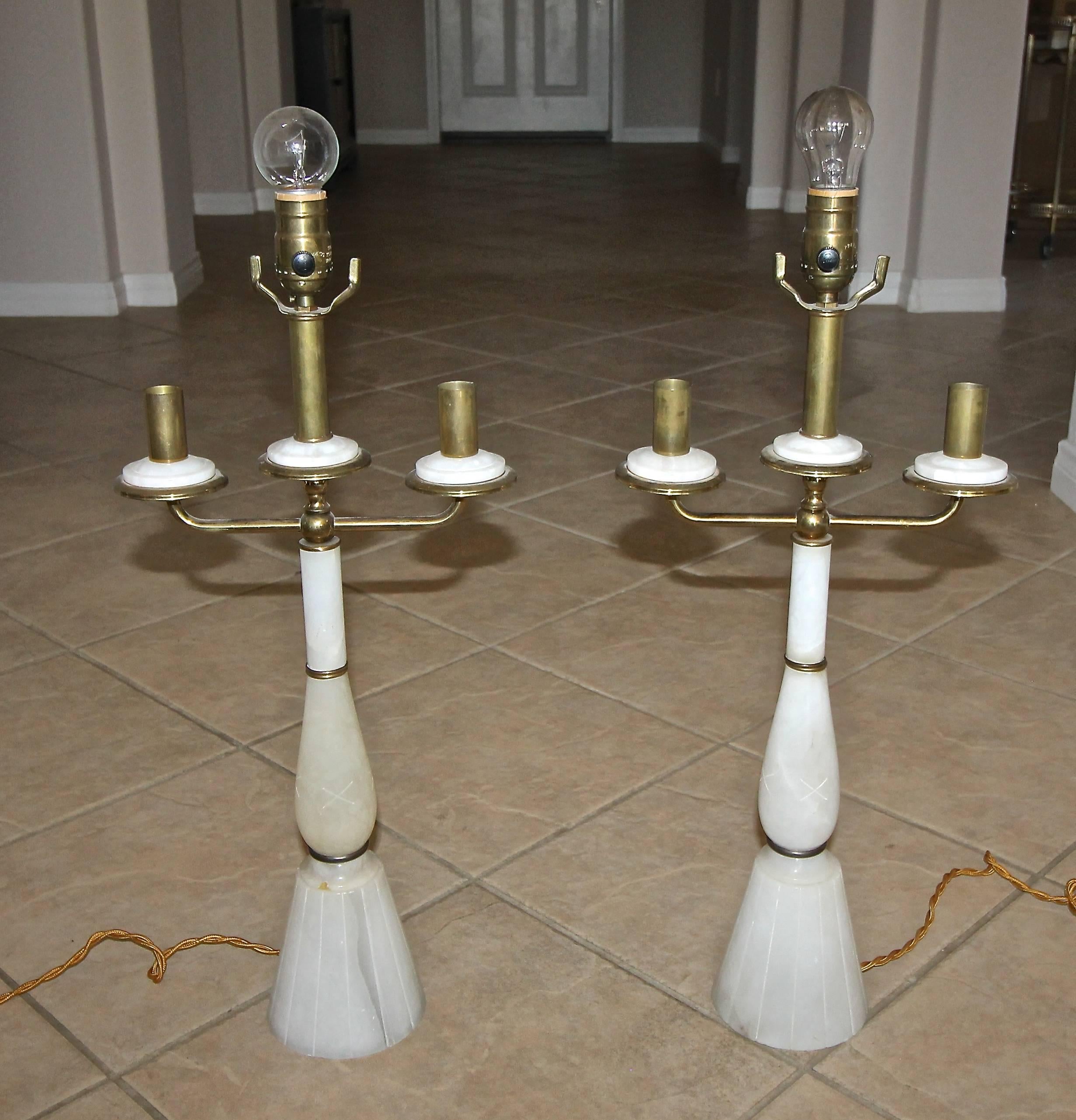 Paire de lampes italiennes de style Gio Ponti en laiton et albâtre en vente 10