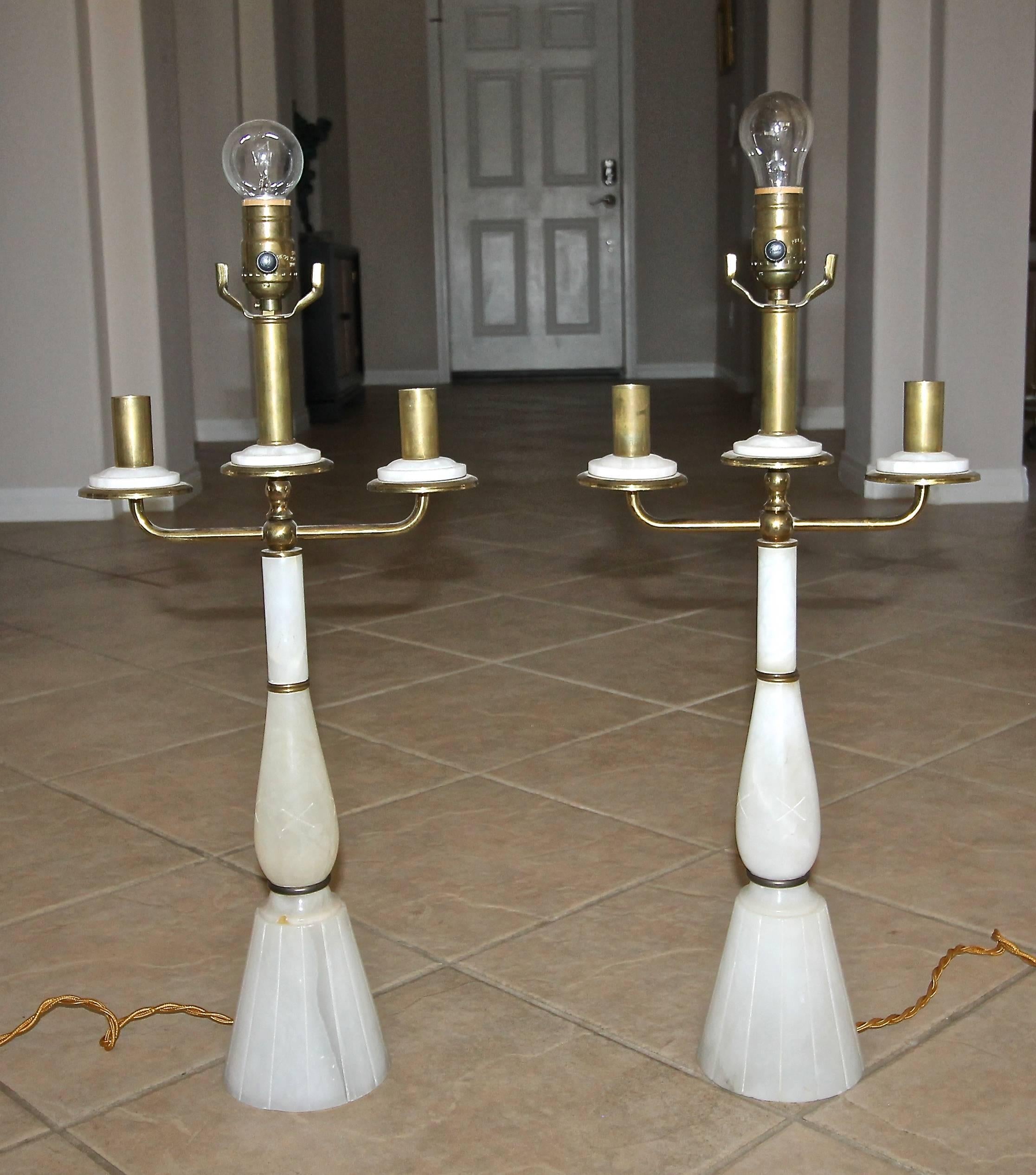 Pair of Italian Gio Ponti Style Alabaster Brass Lamps In Good Condition For Sale In Palm Springs, CA