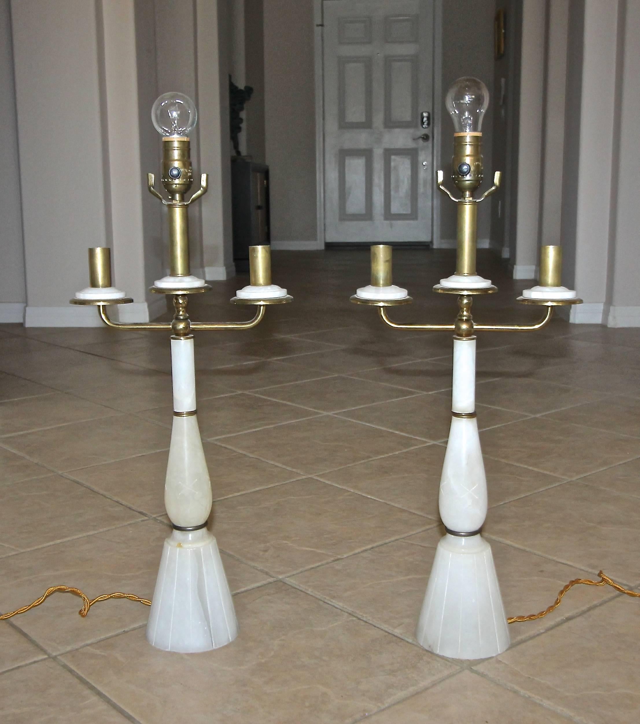 Mid-20th Century Pair of Italian Gio Ponti Style Alabaster Brass Lamps For Sale