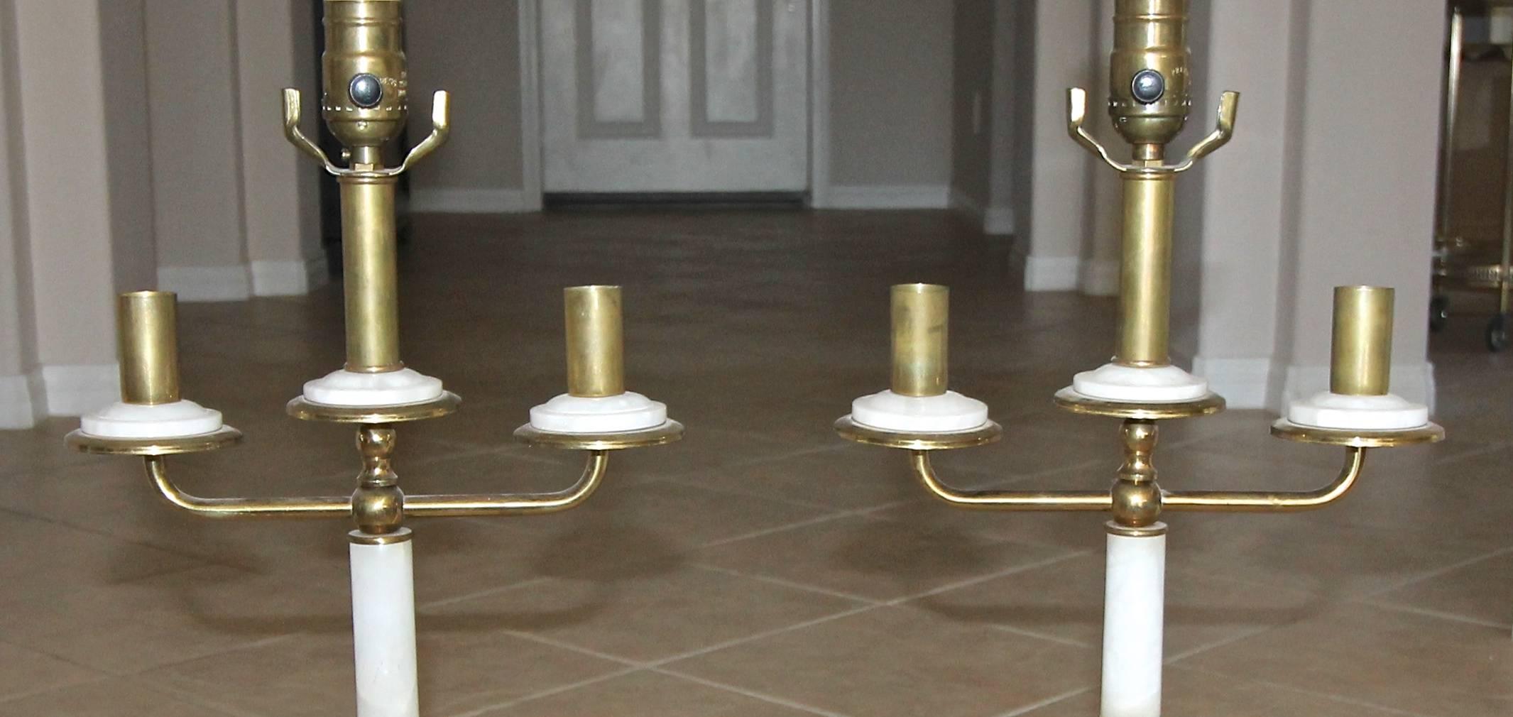 Paire de lampes italiennes de style Gio Ponti en laiton et albâtre en vente 3
