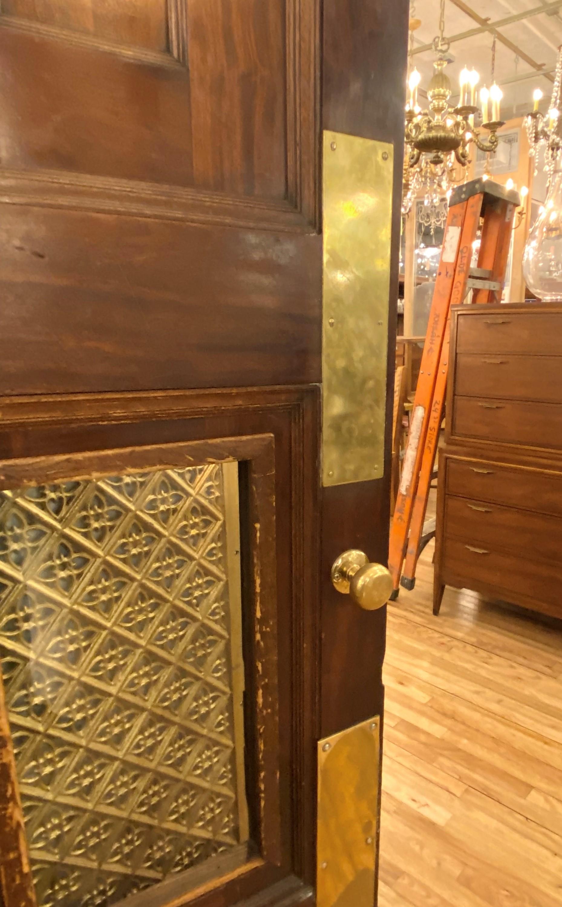 Paar italienische handgeschnitzte Kartuschen-Türen aus massivem Nussbaumholz 94 x 66 im Angebot 4