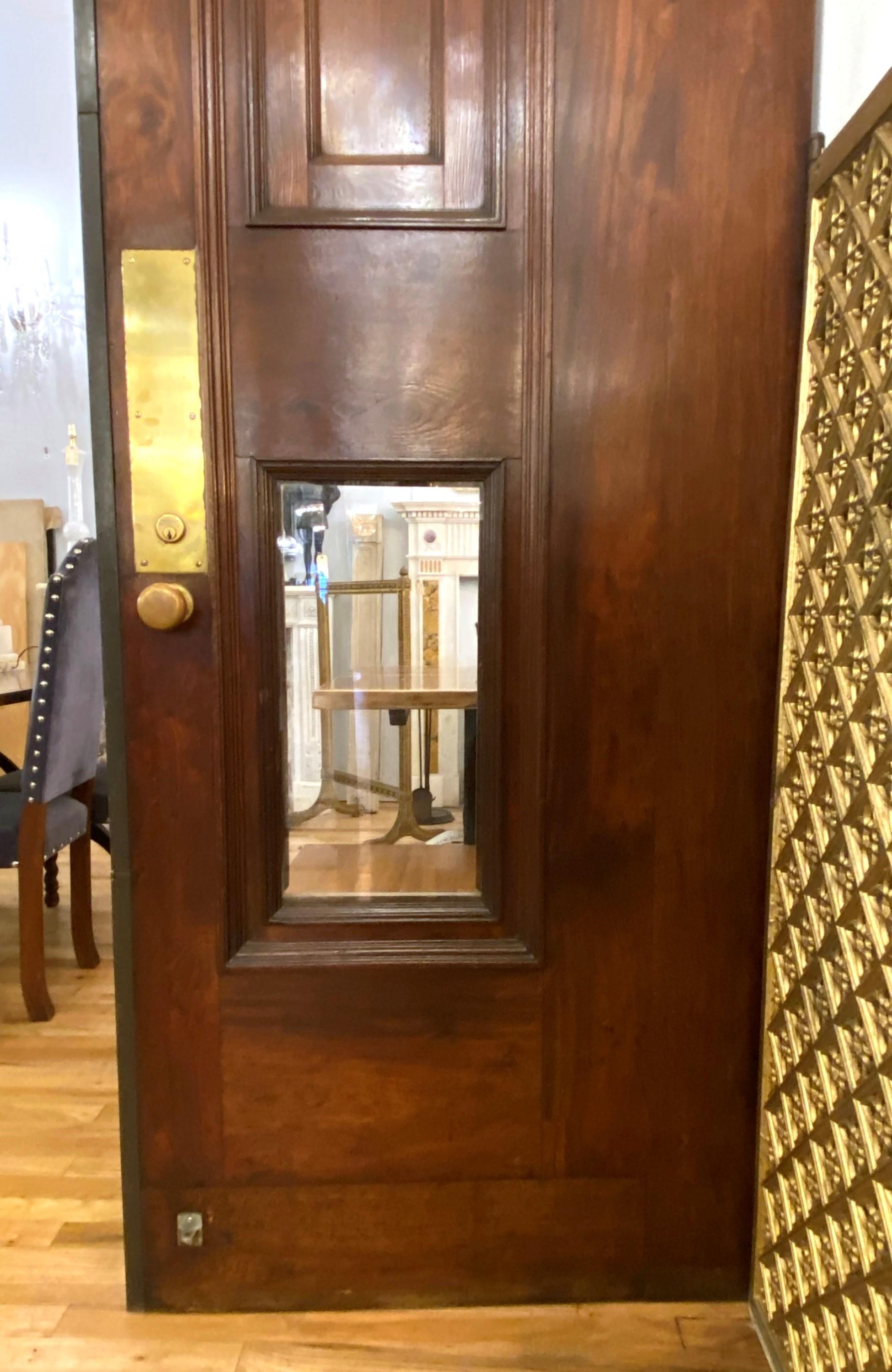 Par de puertas italianas de nogal macizo con cartela tallada a mano 94 x 66 Vidrio en venta