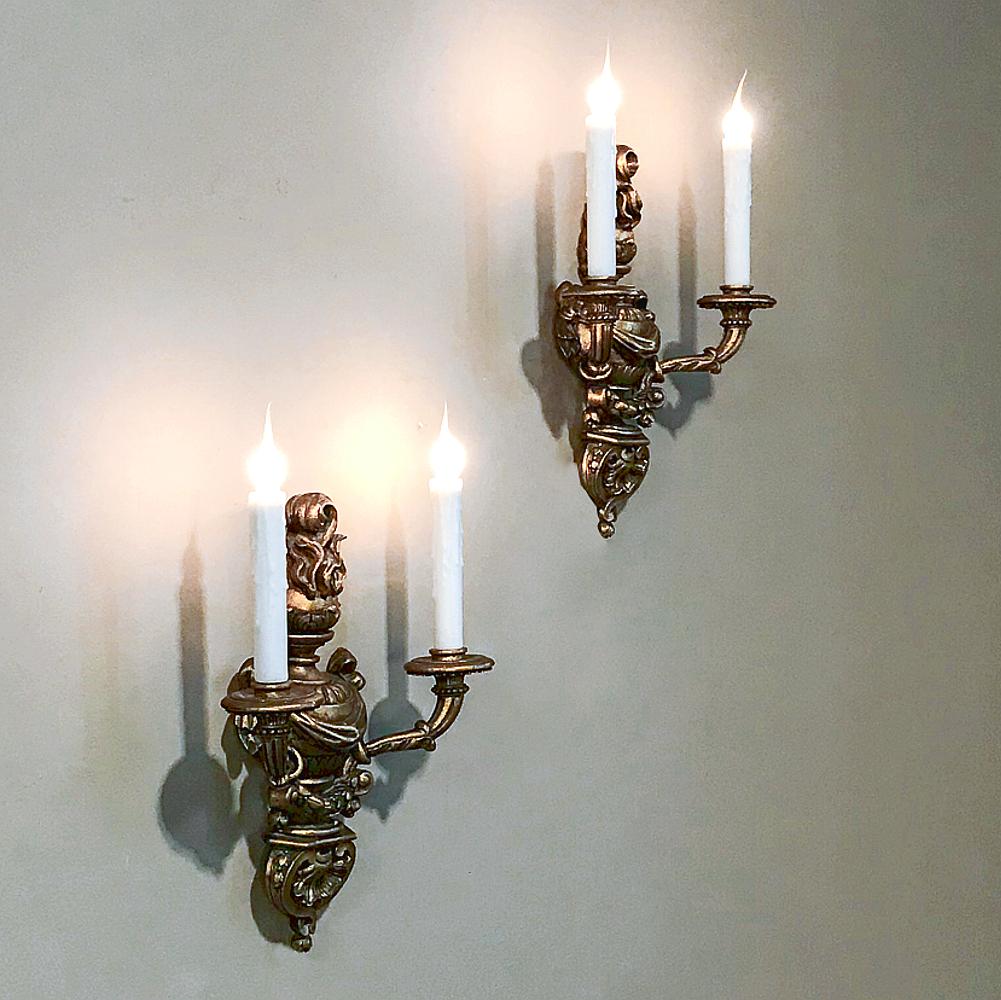 Hand-Carved Pair of Italian Hand Carved Louis XVI Giltwood Sconces For Sale