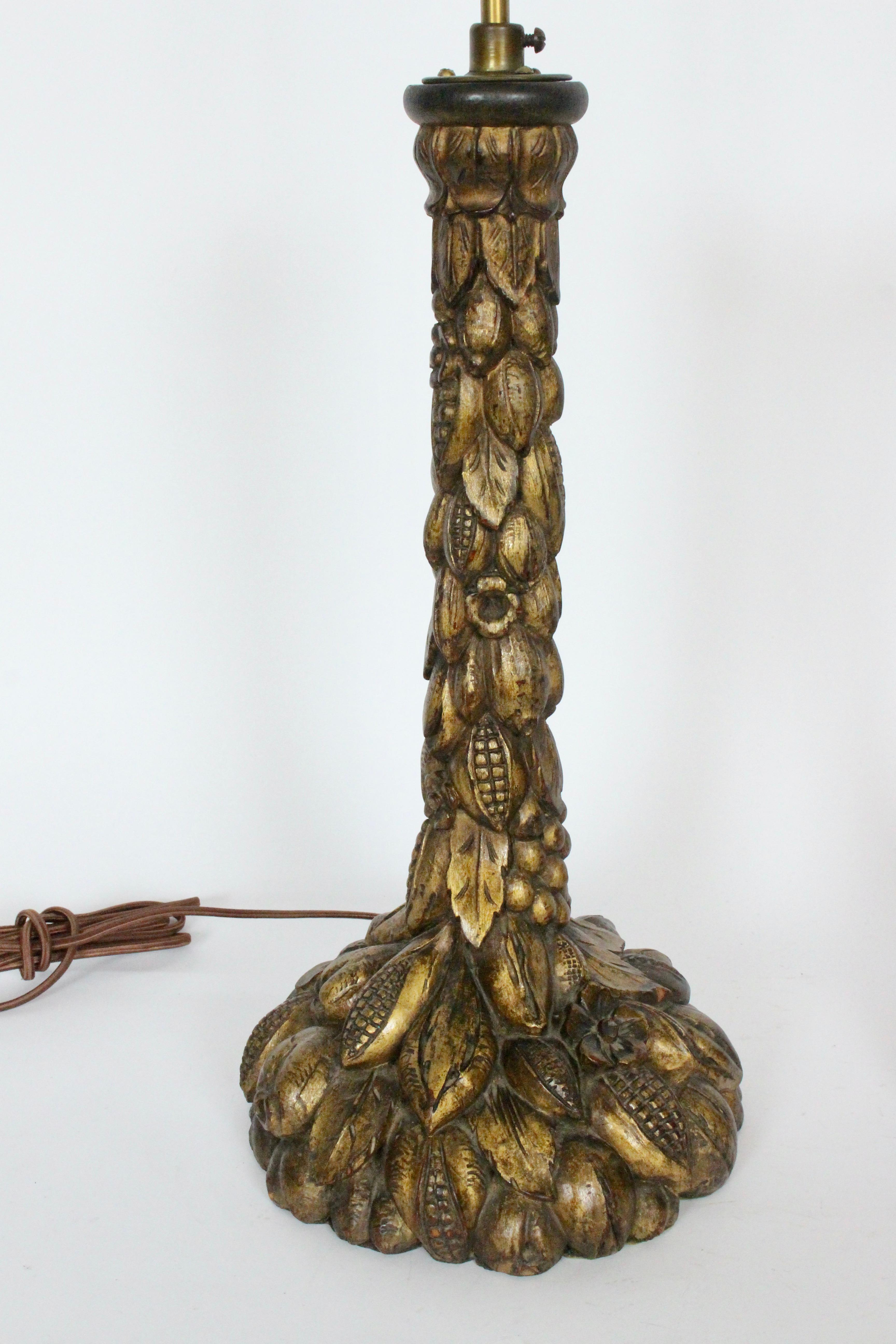 Paire de lampes de bureau italiennes en bois sculpté à la main et bronze doré, années 1920 en vente 4