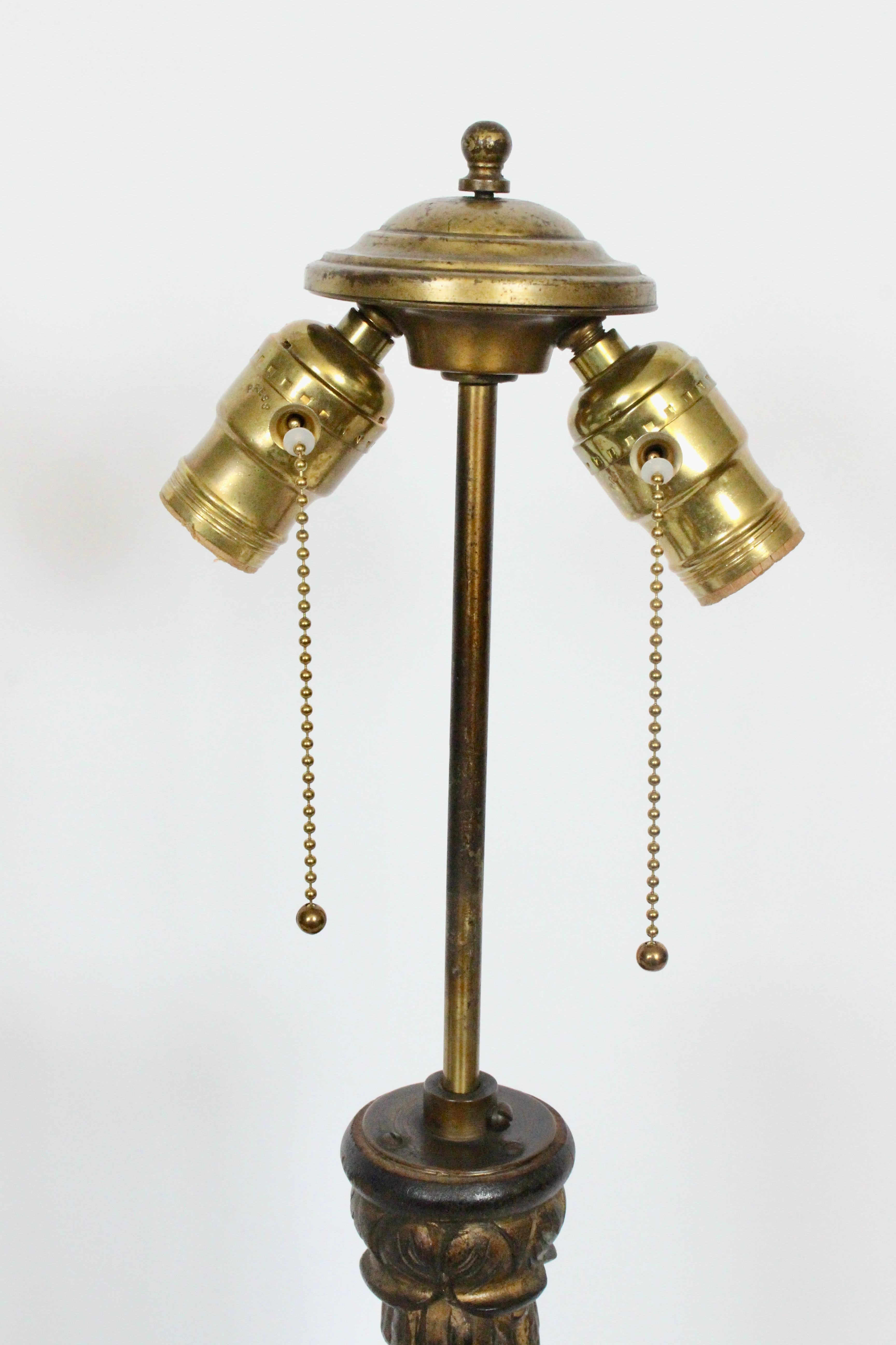 Paire de lampes de bureau italiennes en bois sculpté à la main et bronze doré, années 1920 en vente 5