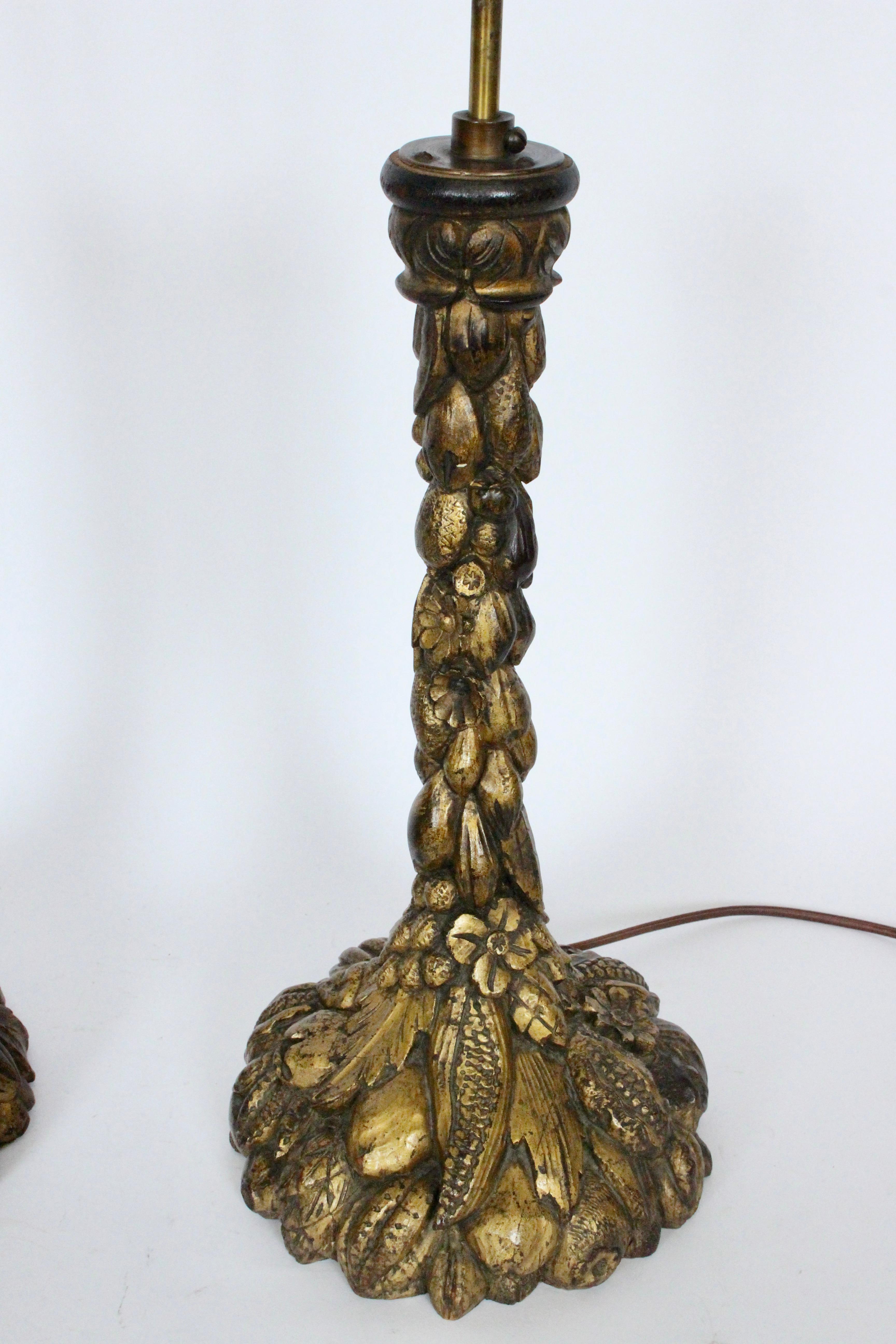 Paire de lampes de bureau italiennes en bois sculpté à la main et bronze doré, années 1920 en vente 8