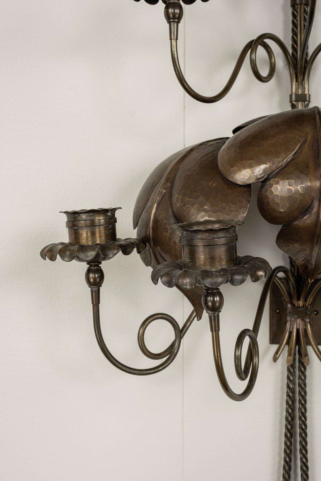 20ième siècle Paire d'appliques à bougie en laiton de style Hollywood Regency en vente