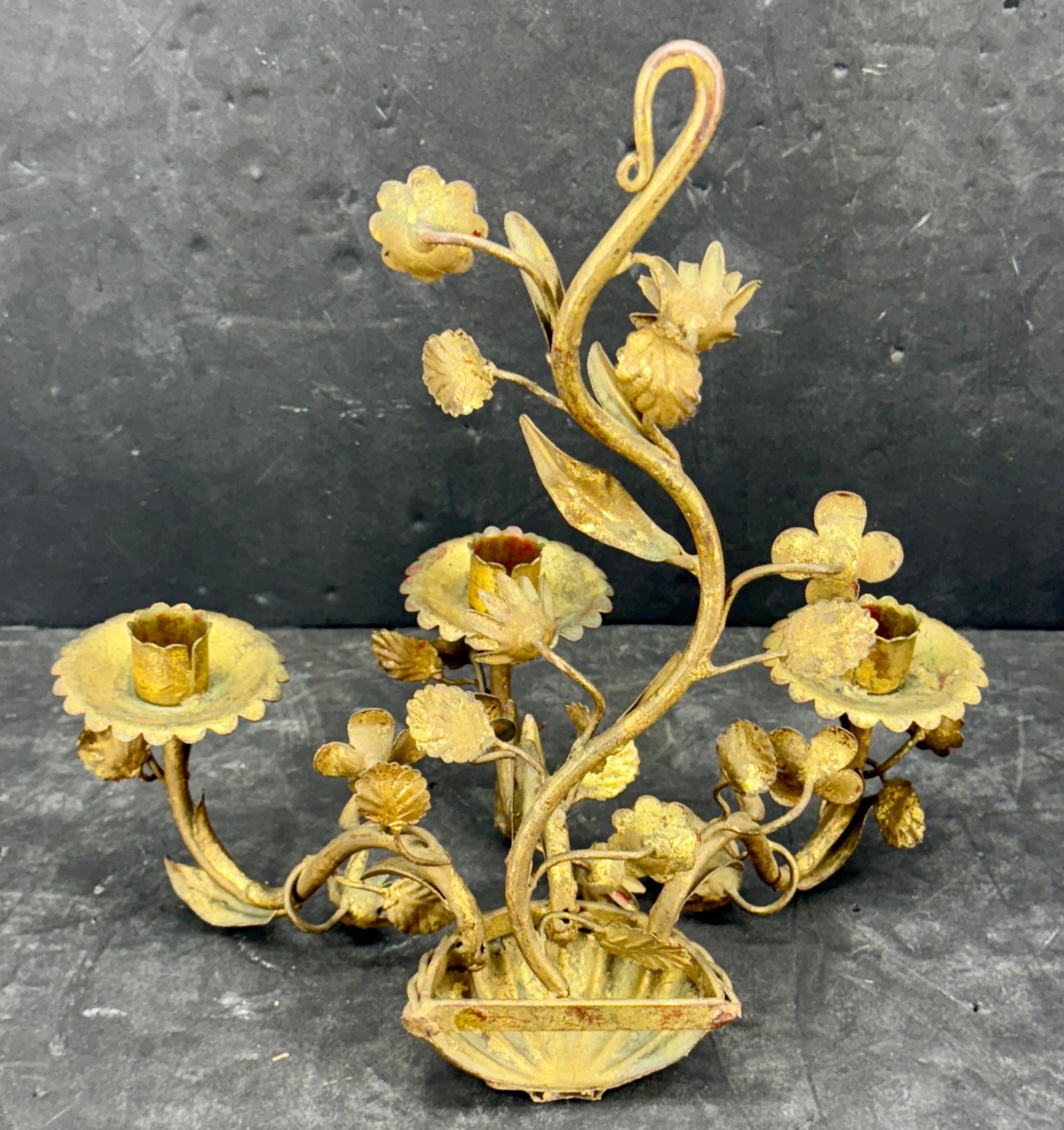 Pair Italian Hollywood Regency Gold Gilt Tole Floral Wall Sconces In Good Condition For Sale In Haddonfield, NJ