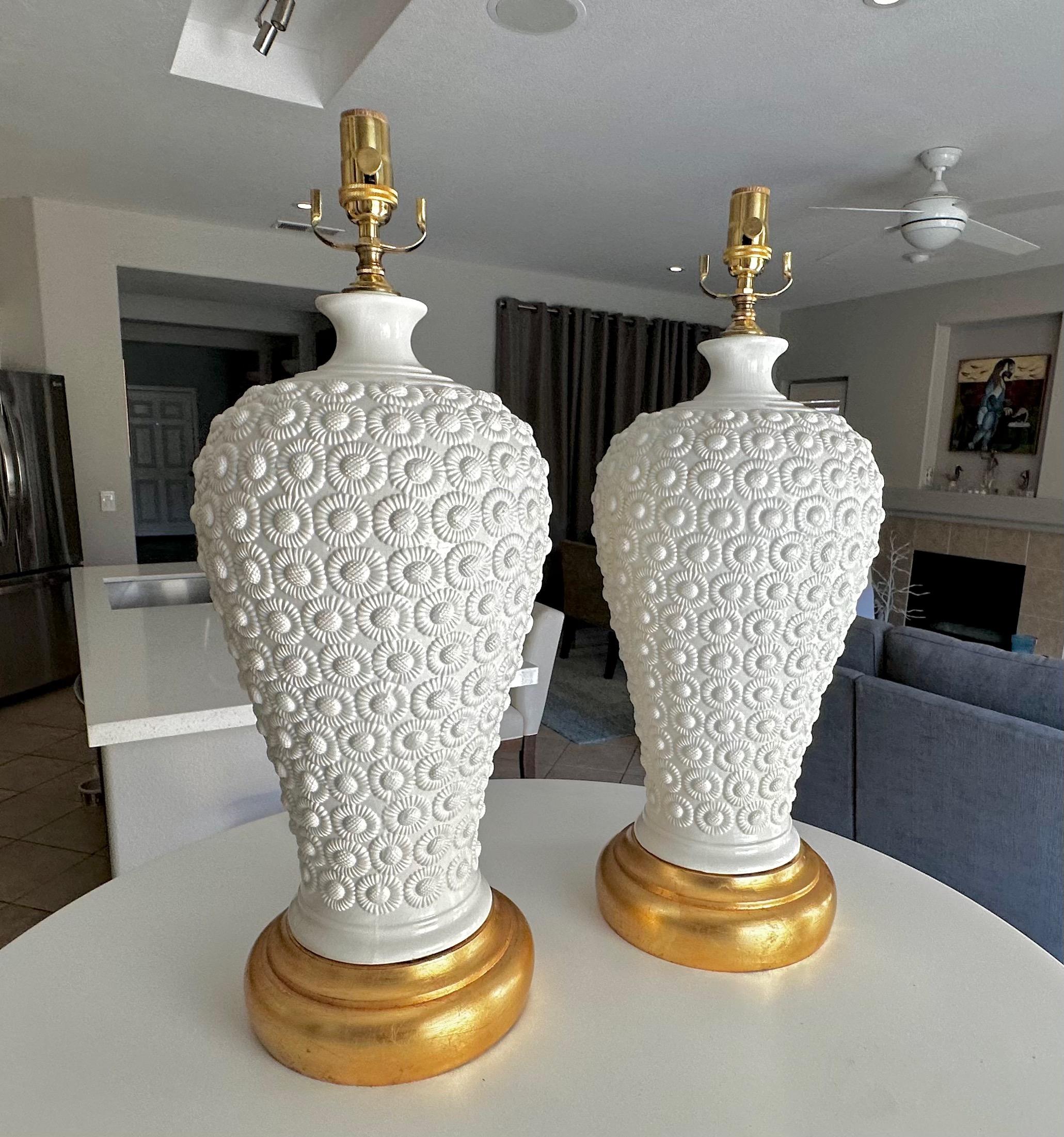 Pair Italian Large White Daisy Porcelain Table Lamps In Good Condition For Sale In Palm Springs, CA
