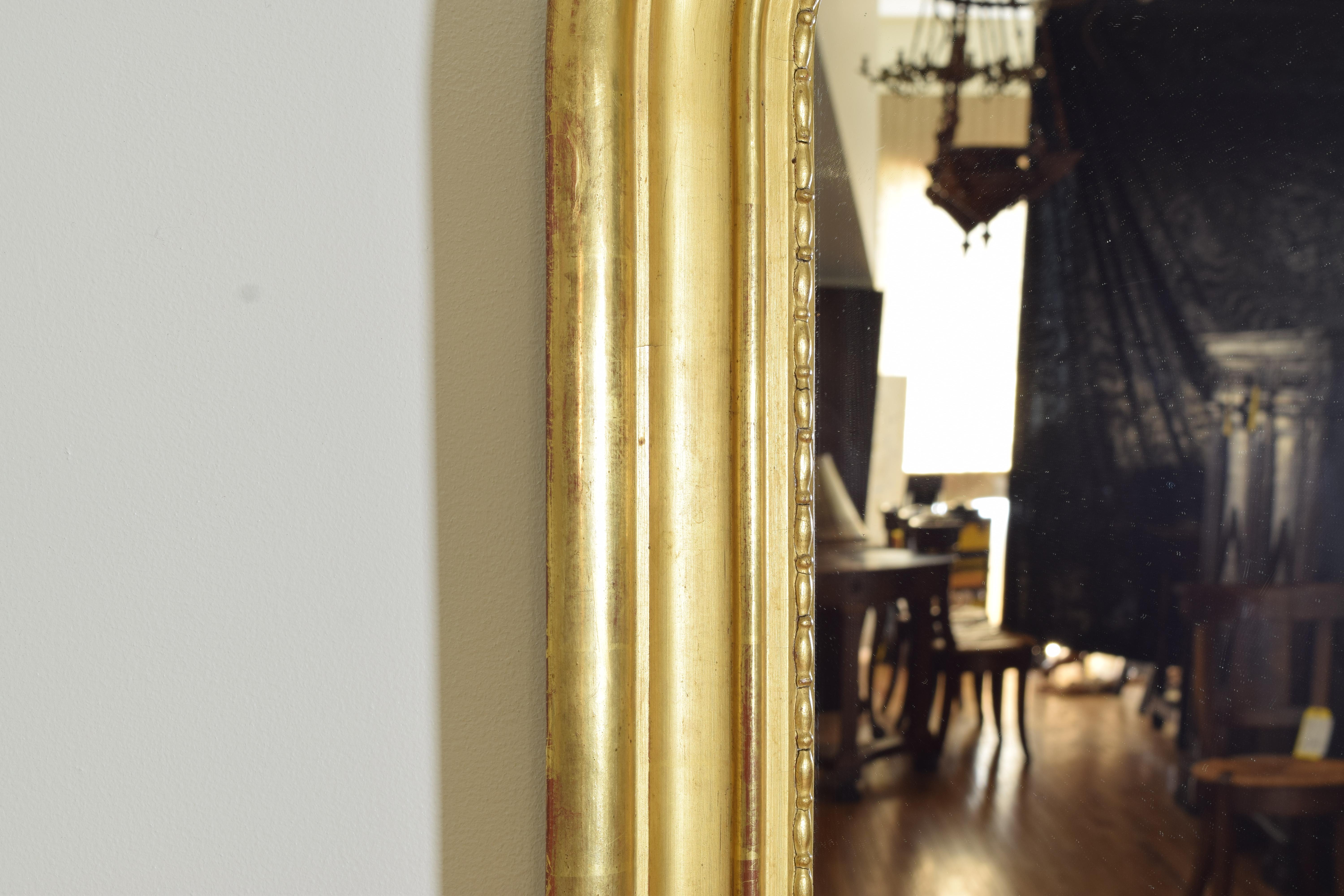 Paar italienische spätklassische Spiegel aus geschnitztem Giltholz und vergoldetem Gesso, ca. 1835 im Zustand „Hervorragend“ im Angebot in Atlanta, GA