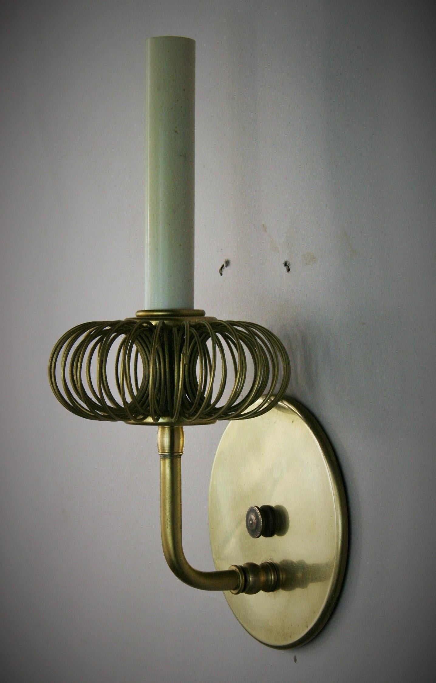 Pair of Italian Midcentury Brass Wire Sconces In Good Condition In Douglas Manor, NY