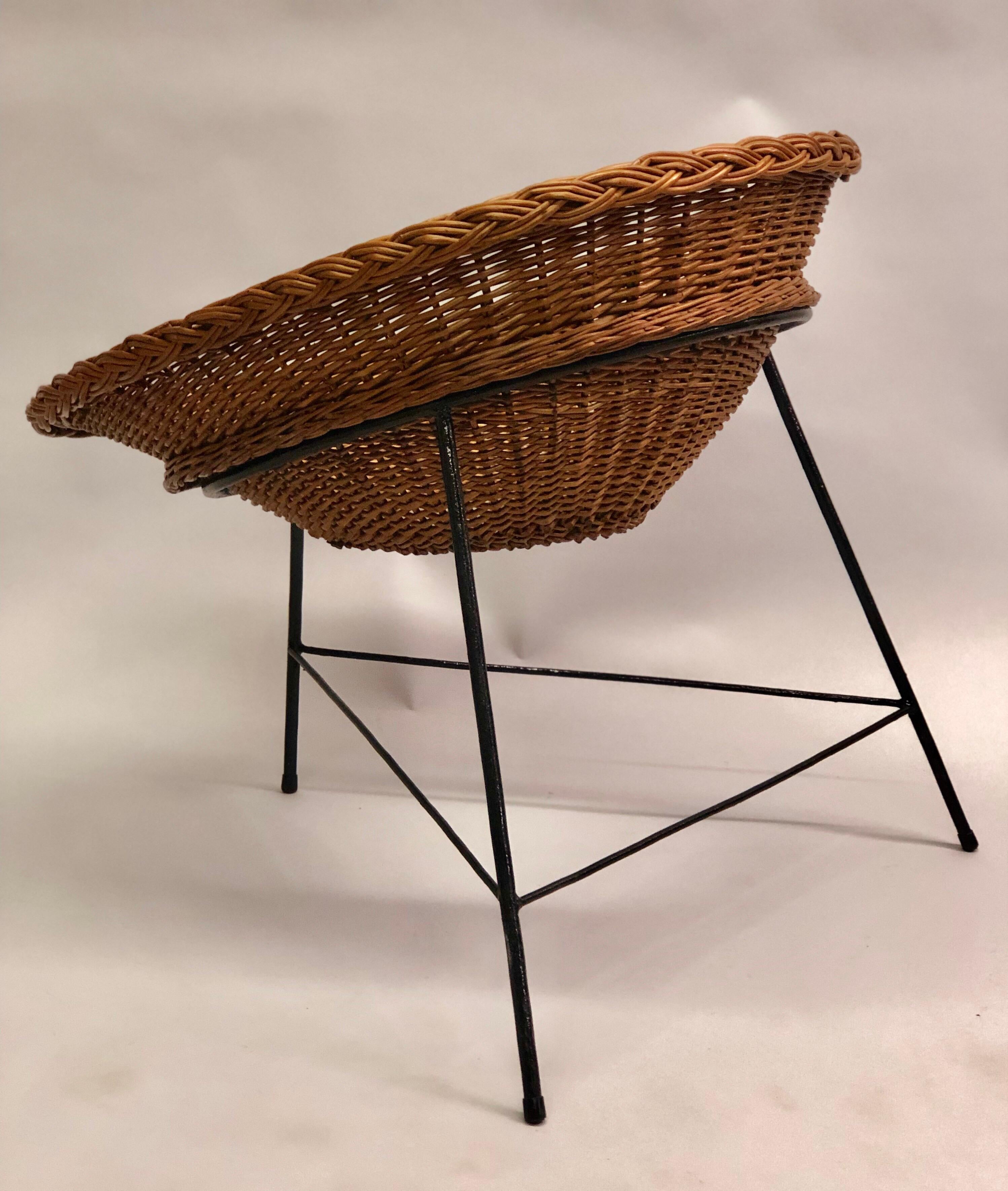 Sedie da salotto in ferro e rattan della metà del secolo scorso, attribuite ad Augusto Bozzi, coppia in vendita 2