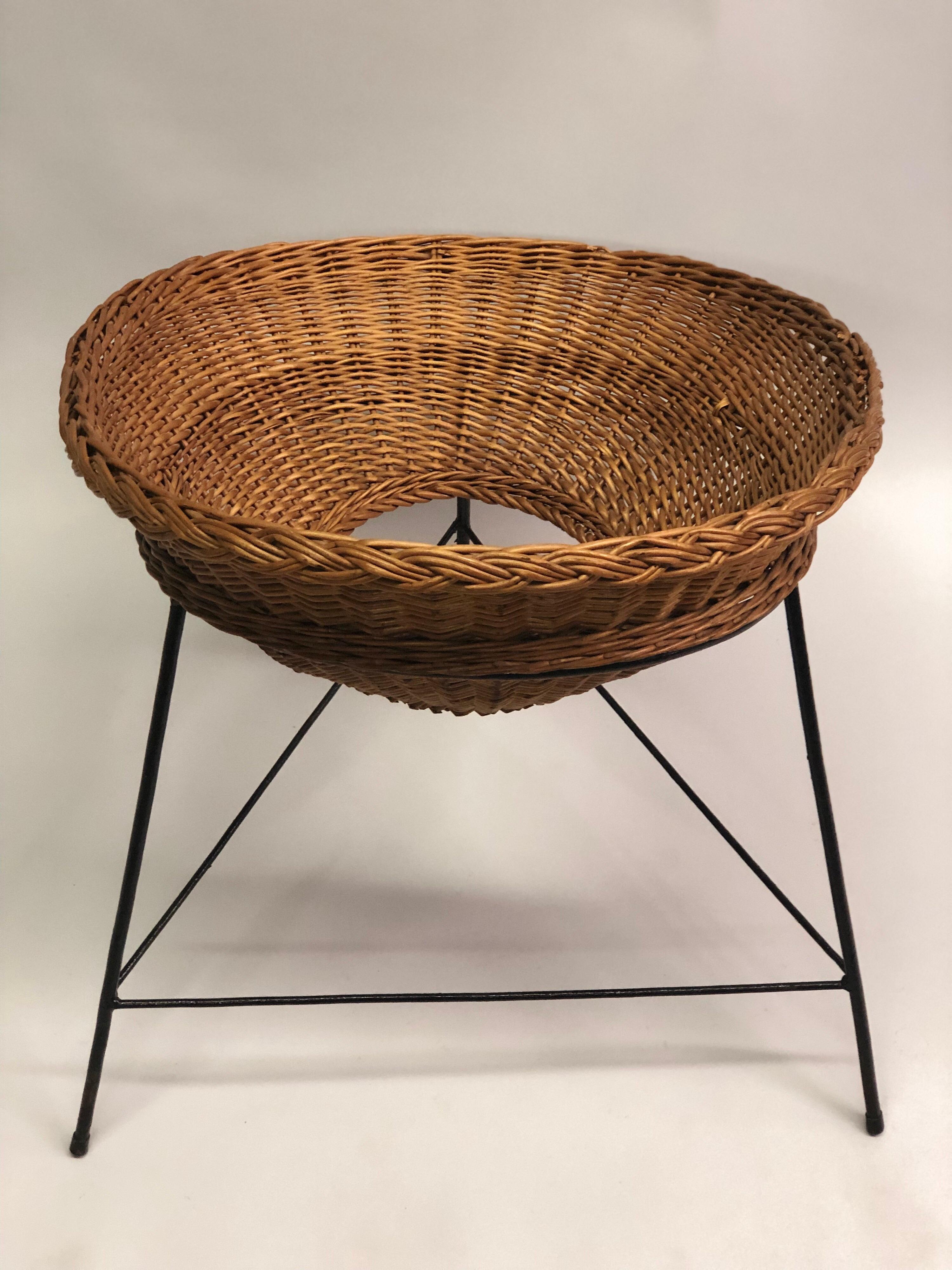 Rattan Sedie da salotto in ferro e rattan della metà del secolo scorso, attribuite ad Augusto Bozzi, coppia in vendita