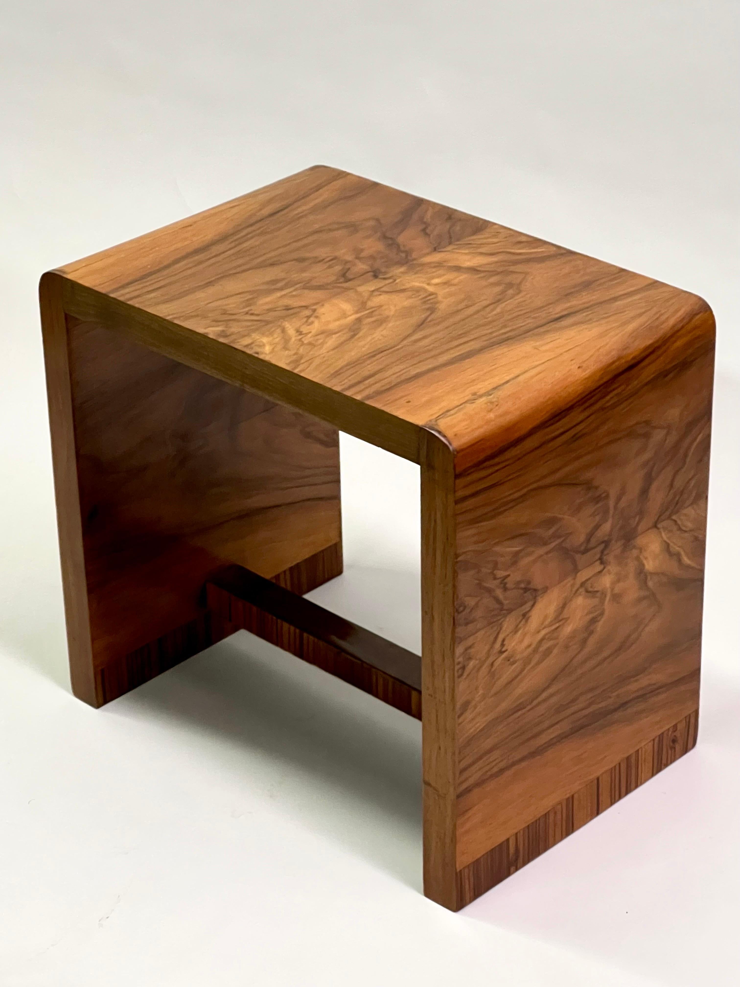Coppia di panche / tavolini in legno di olmo della metà del secolo scorso, stile Jean-Michel Frank in vendita 4