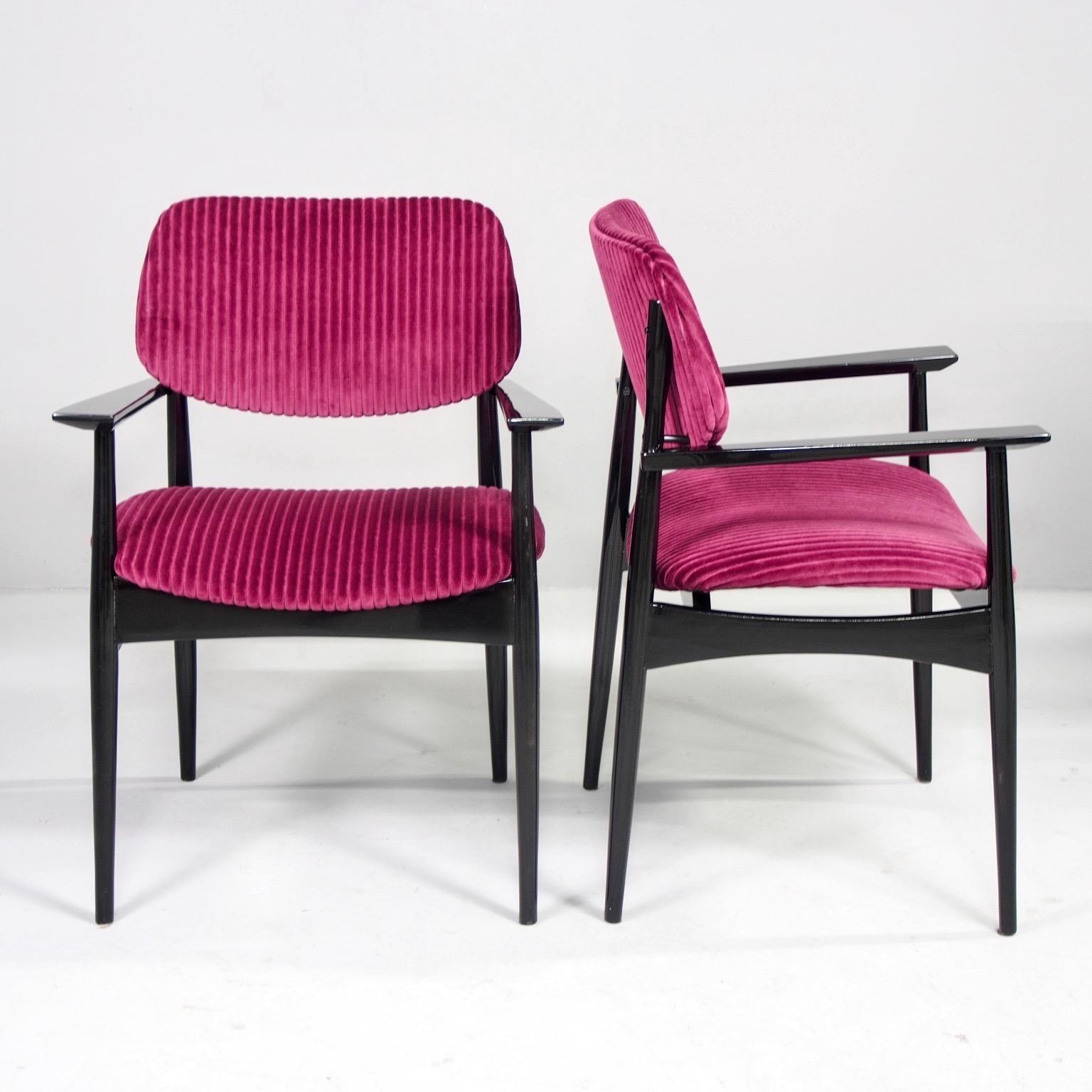 Pair of Italian Midcentury Side Chairs with New Ribbed Velvet Upholstery For Sale 7