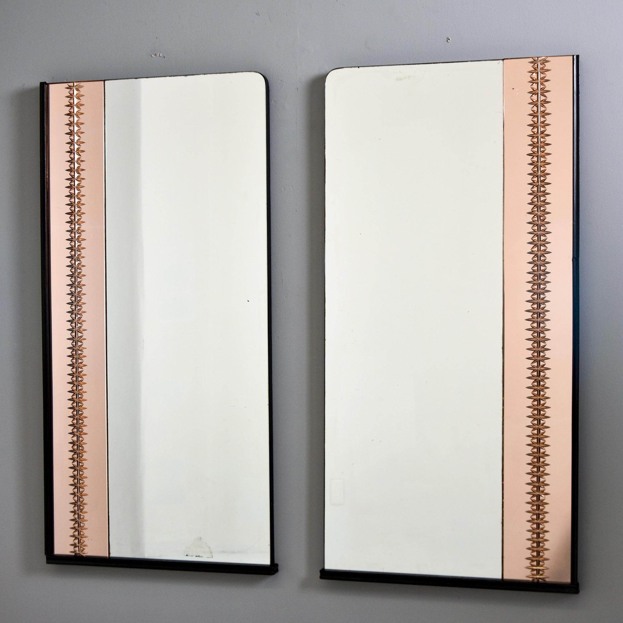 Paar italienische Mid Century schmale Spiegel mit geätzten Details (Art déco) im Angebot