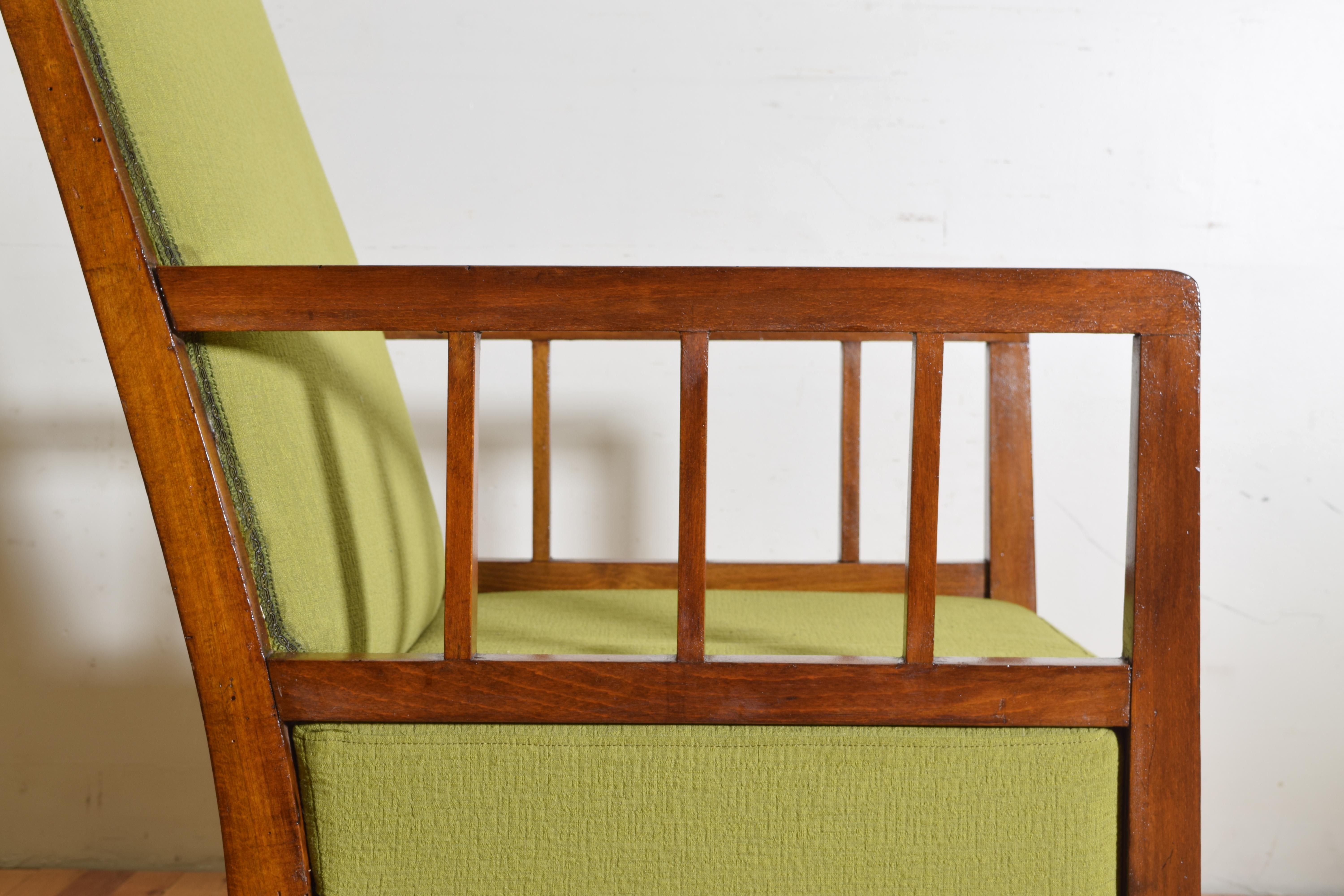 Coppia di poltrone italiane del Medioevo in legno e imbottite, 1950 circa in vendita 3