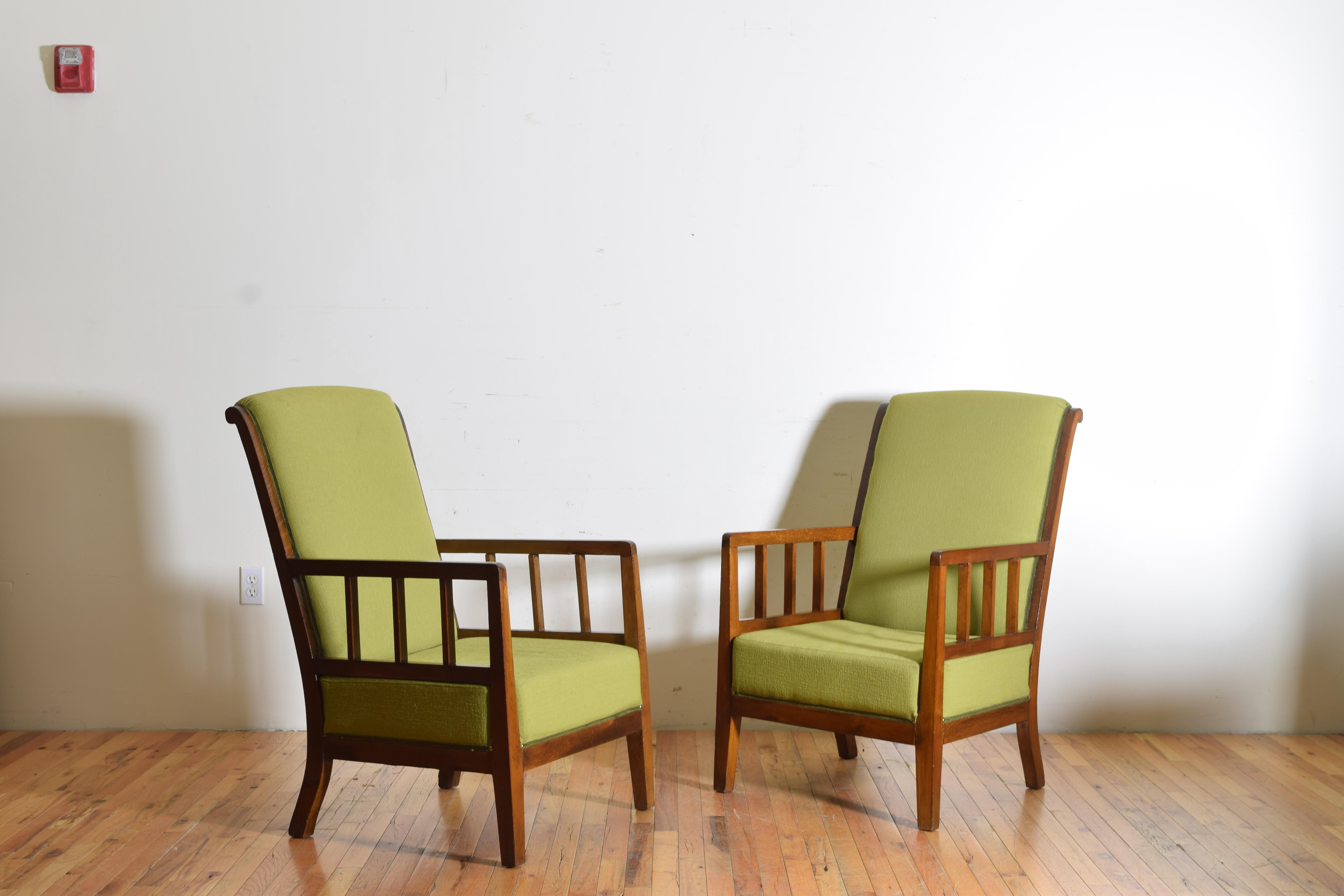 Mid-Century Modern Paire de fauteuils italiens du milieu du siècle dernier en bois et tapissés, vers 1950 en vente
