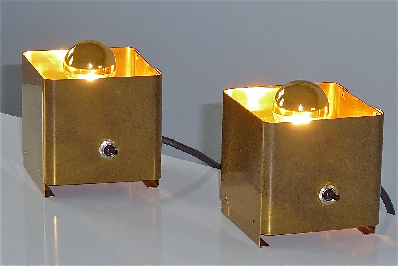 Mid-Century Modern Pair Italian Midcentury Brass Cube Table Lamps Sarfatti Sciolari Style 1960s 70s For Sale