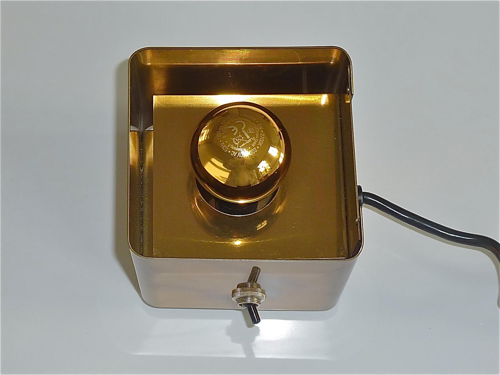 Metal Pair Italian Midcentury Brass Cube Table Lamps Sarfatti Sciolari Style 1960s 70s For Sale