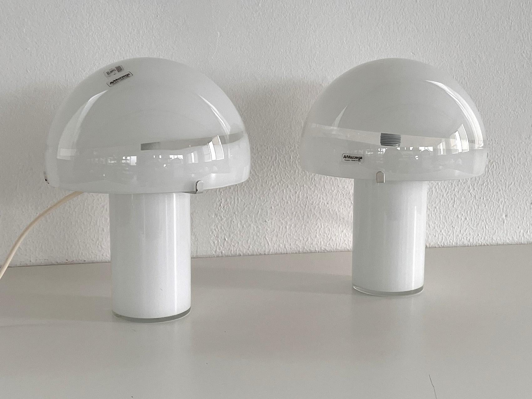 Pair Italian Midcentury Mazzega Mushroom Table lamps in White Murano Glass For Sale 5