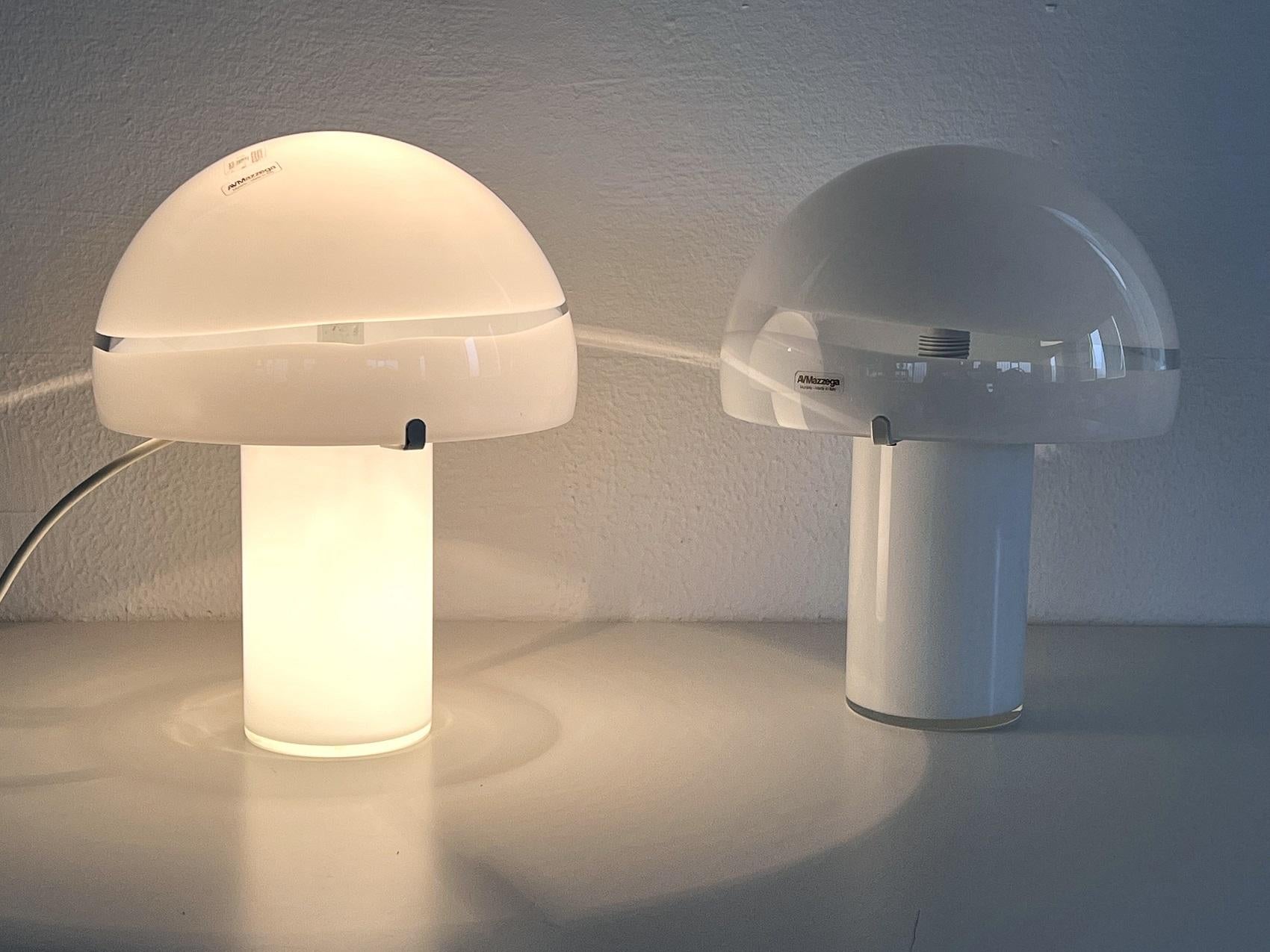 Pair Italian Midcentury Mazzega Mushroom Table lamps in White Murano Glass For Sale 3